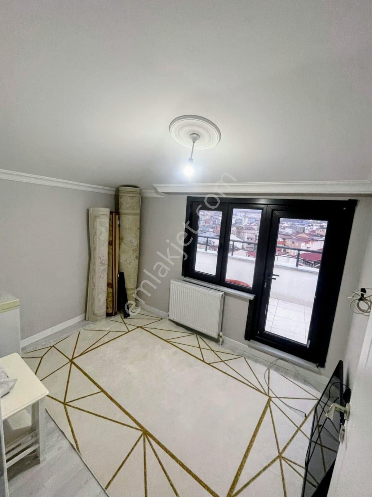 Arnavutköy Merkez | Sıfır Binada | 2+1 Çatı Katı Kiralık Daire - Görsel 3