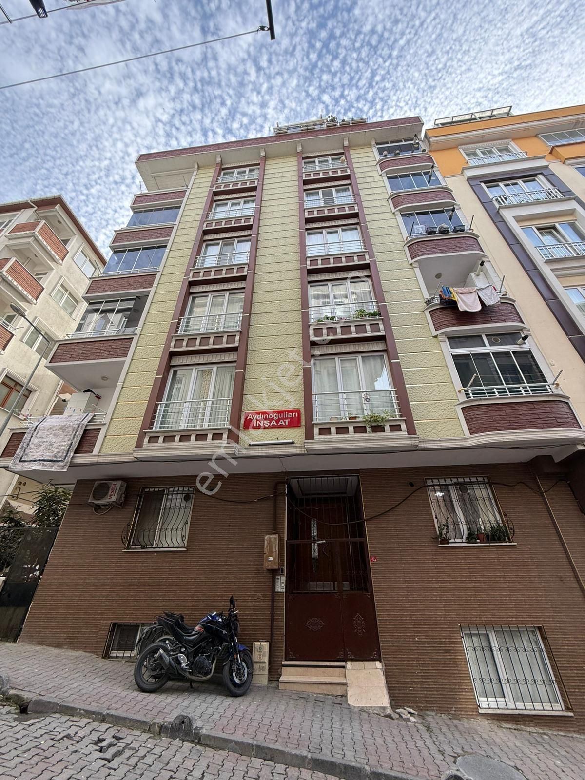 Yıldız Dan Metrobüse Yakın Safa Hstanesi Aşşağısında İskanlı Kredili 2+1
