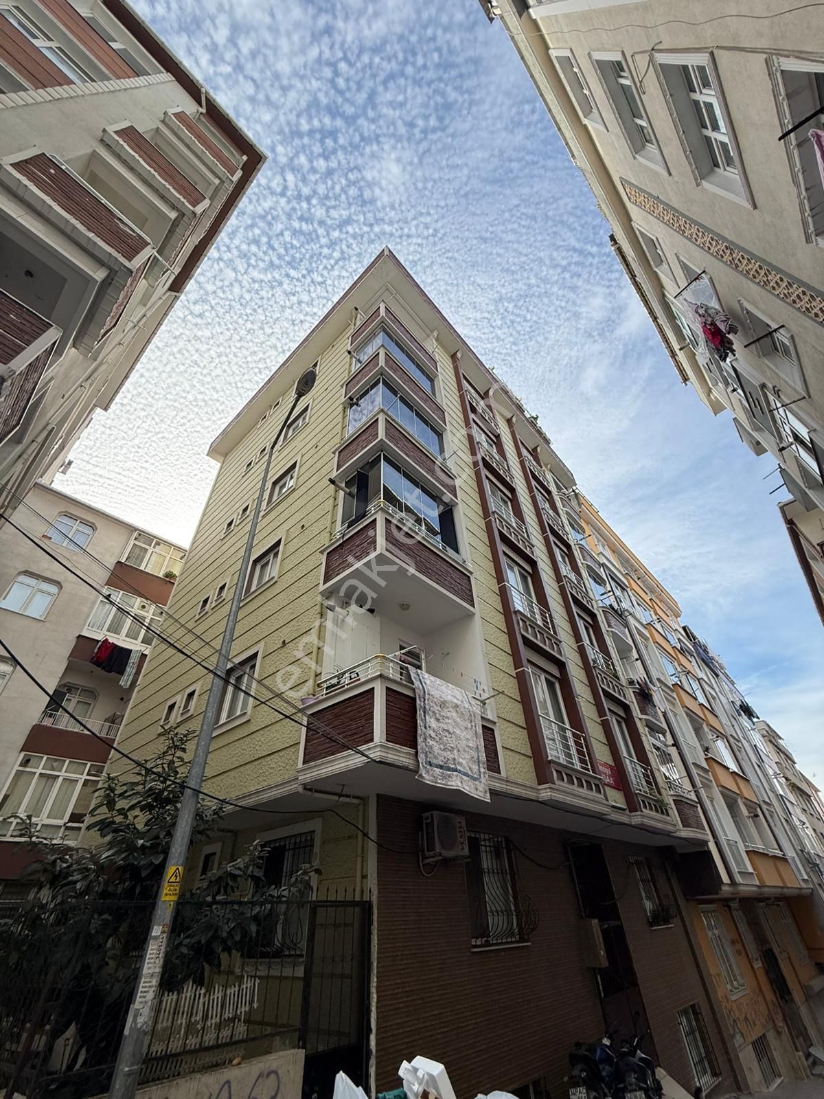 Yıldız Dan Metrobüse Yakın Safa Hstanesi Aşşağısında İskanlı Kredili 2+1 - Görsel 13
