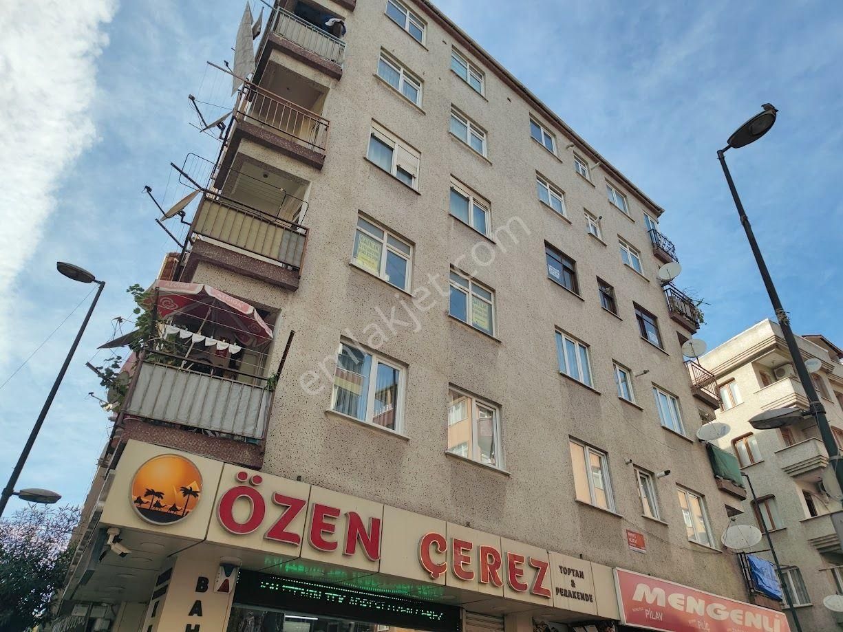 Yıldız Dan Metrobüse Çok Yakın Kredili 2+1 Ara Kat Boş Fırsat