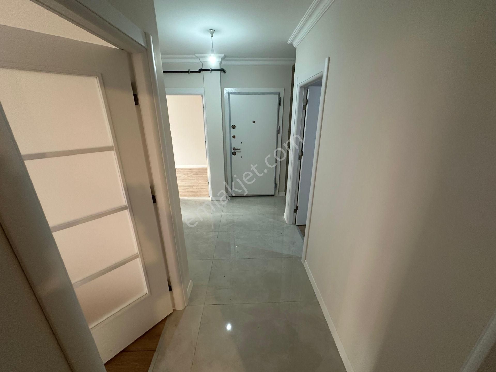 Yeni Binada Metroya Çok Yakın Geniş İskanlı 3+1 - Görsel 17