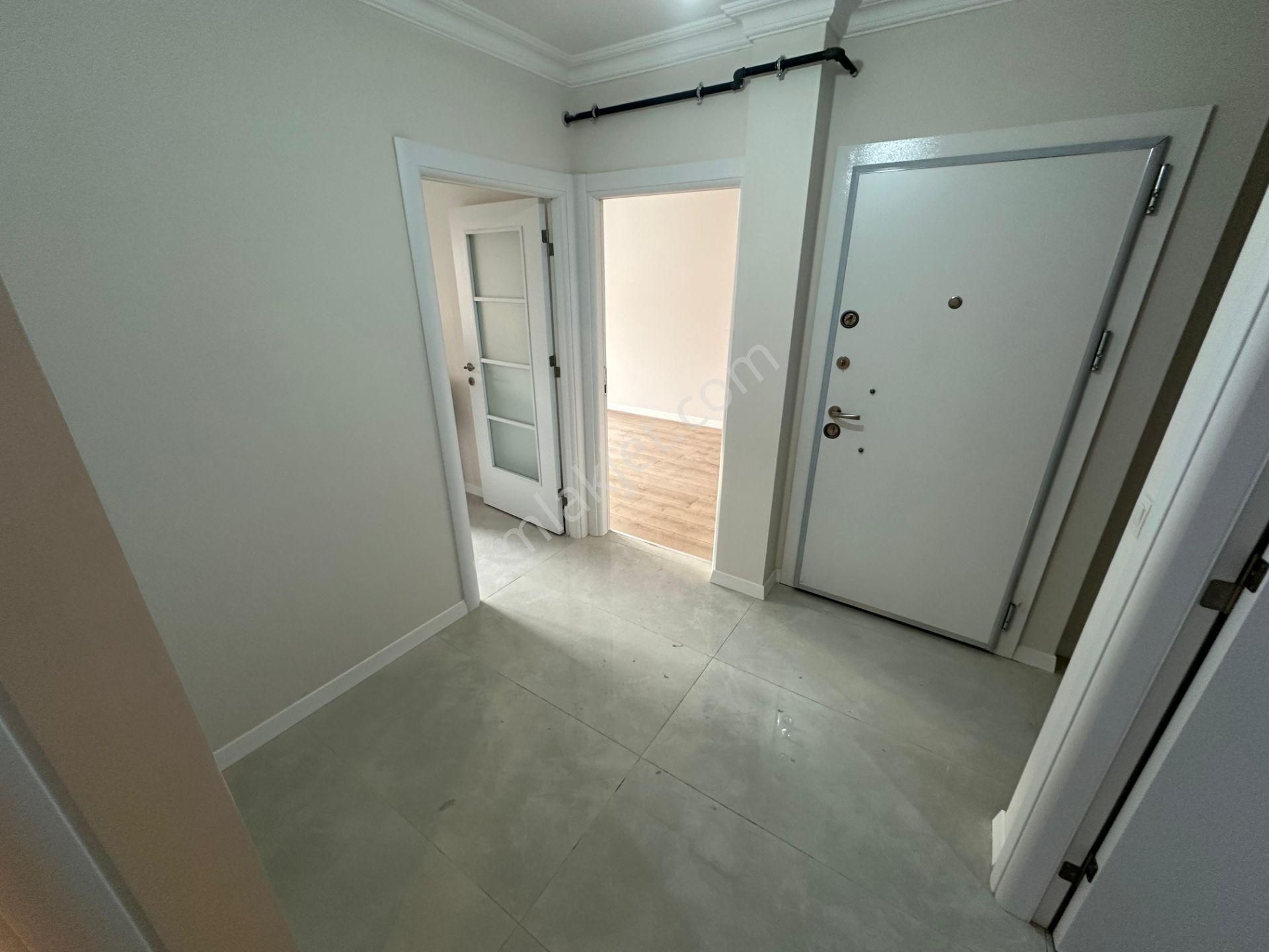 Yeni Binada Metroya Çok Yakın Geniş İskanlı 3+1 - Görsel 18