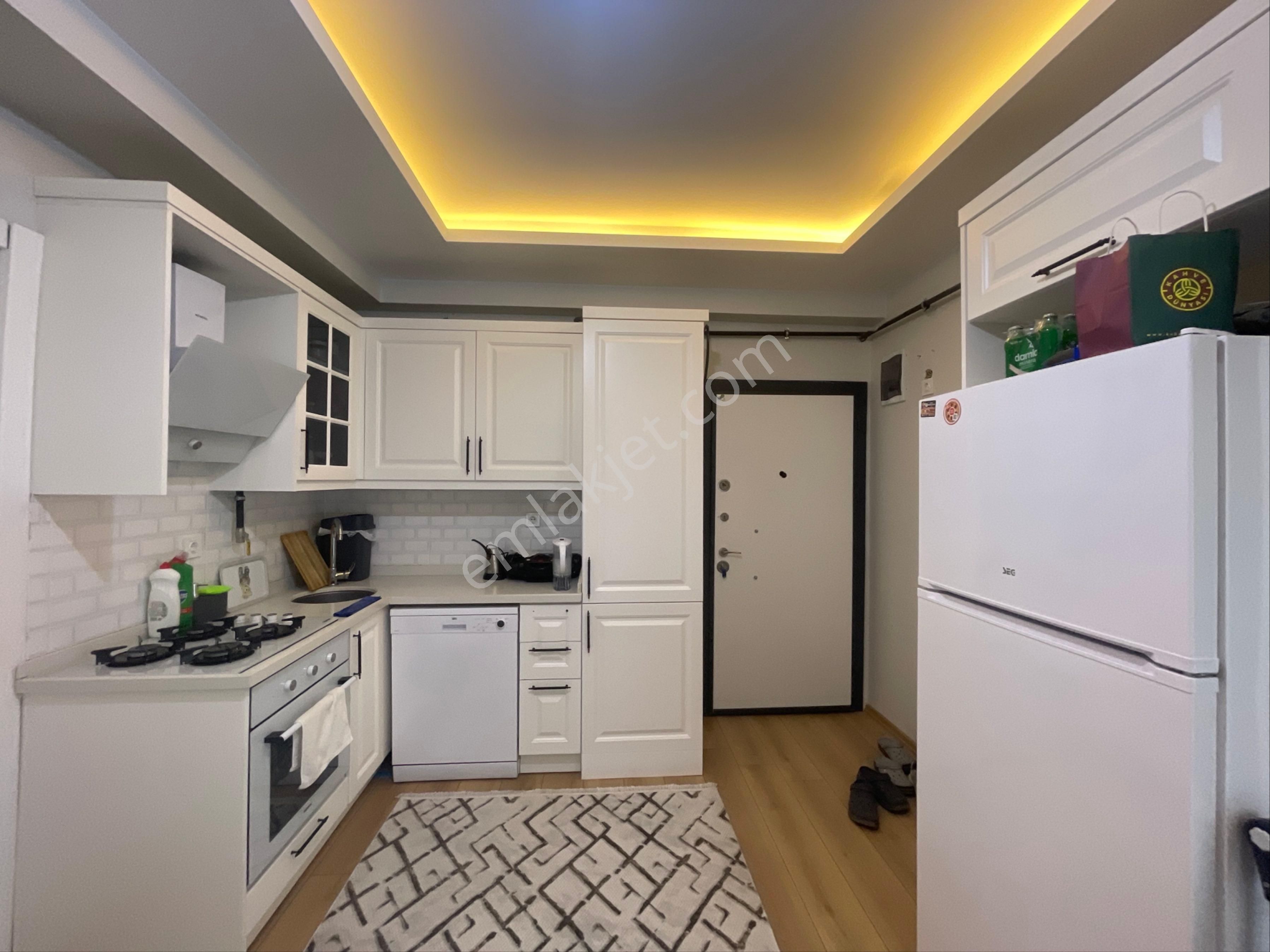 Carkıpare'de Azkatlı Hasarsız Iskanlı Eksıksız Lux Garantılı Esyalı 1+1