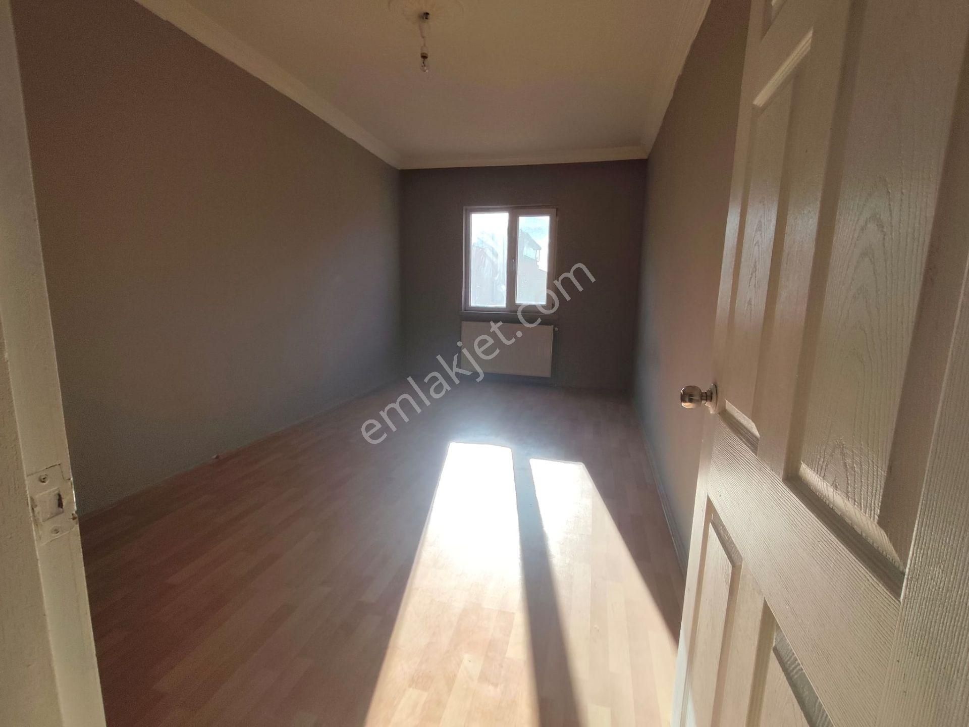 Yılmaz Gayrimenkul'den Ara Katta Yapılı Masrafsız 2849 Pv 3+1 Fırsat Dairesi - Görsel 12