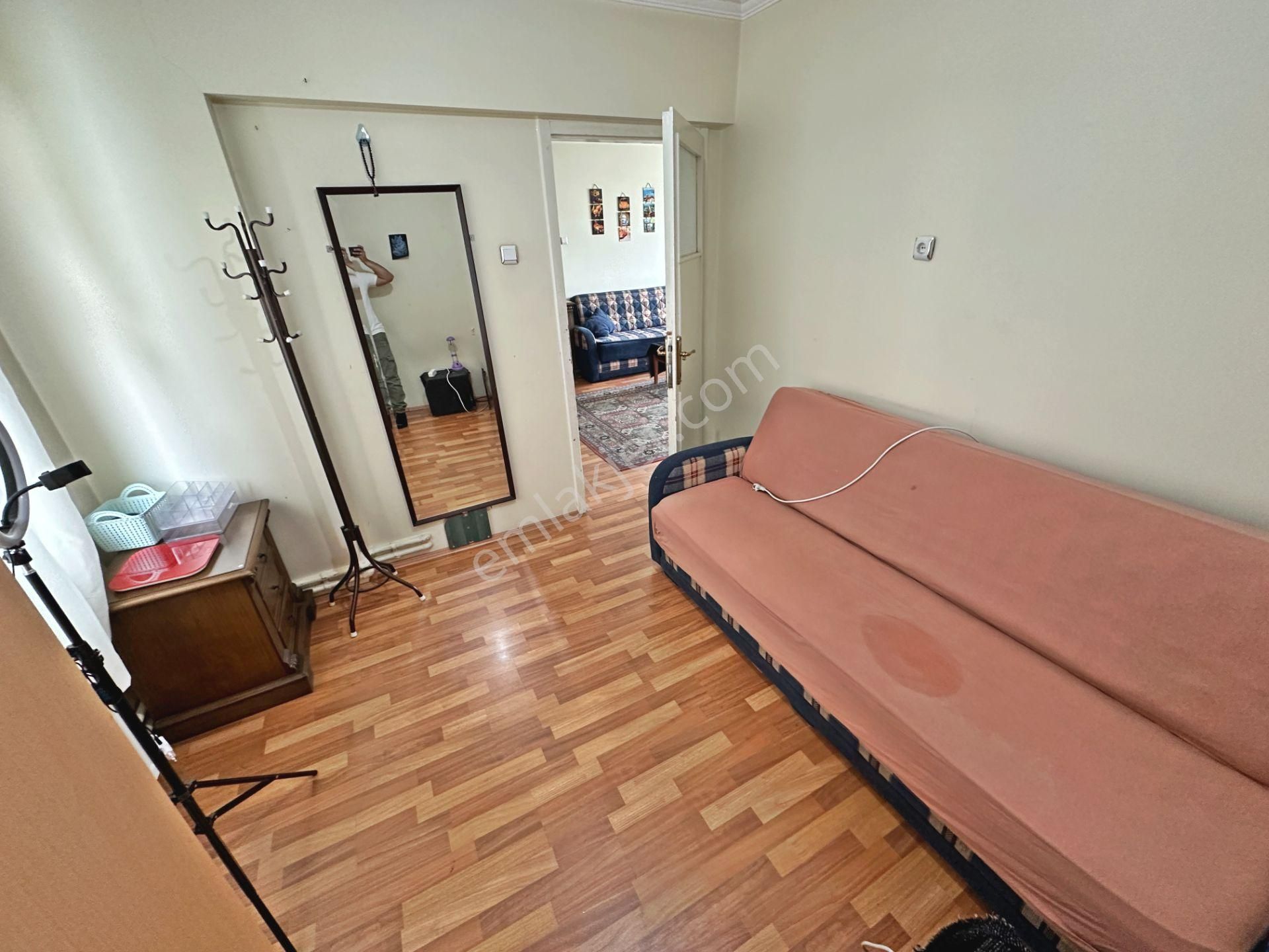 Demirlibahçe Tren İstasyon Yakınında Ara Katta Full Eşyalı Kiralık Daire - Görsel 8