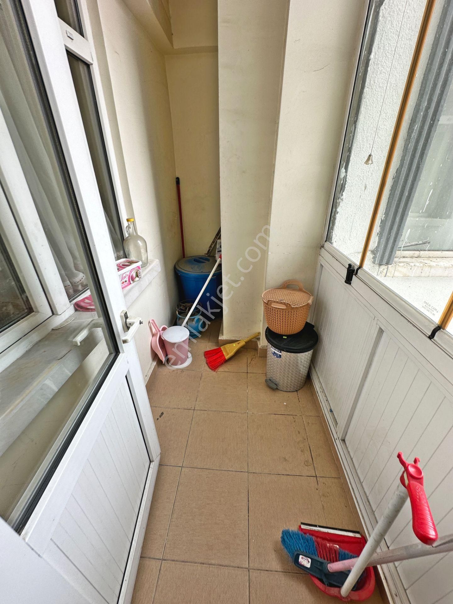 Demirlibahçe Tren İstasyon Yakınında Ara Katta Full Eşyalı Kiralık Daire - Görsel 16