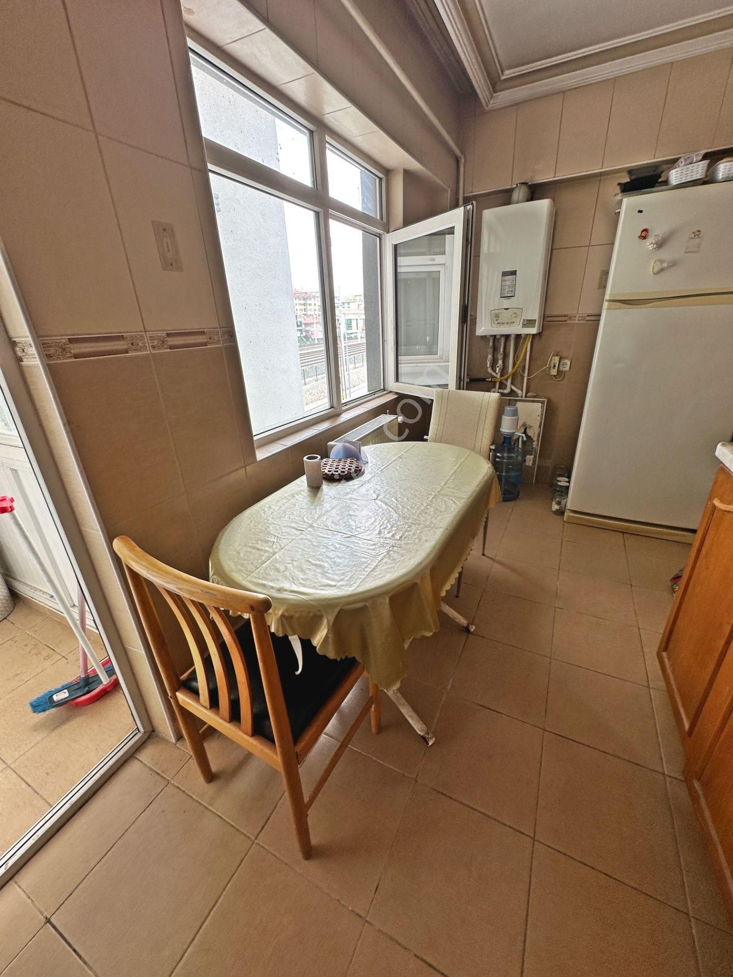 Demirlibahçe Tren İstasyon Yakınında Ara Katta Full Eşyalı Kiralık Daire - Görsel 15