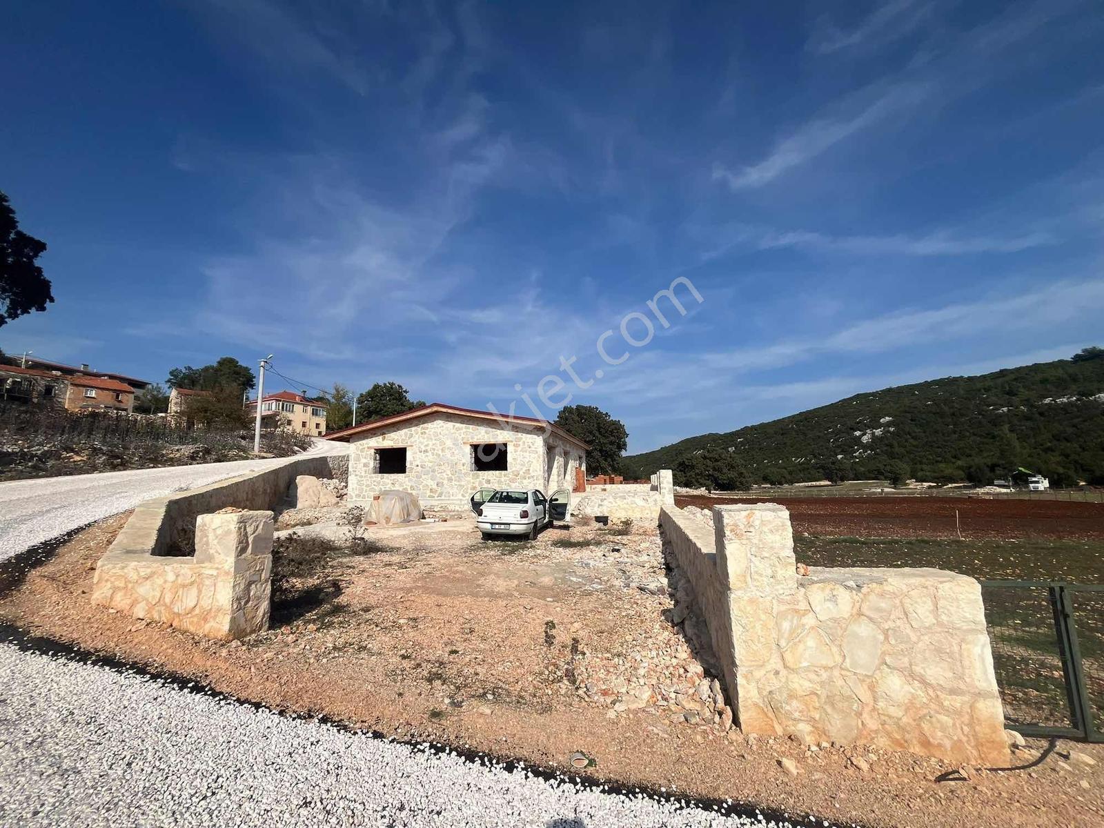 Kaş Mega Dan 3+1 Taş Ev 180 M2 Ve 1.950 M2 Bahçesi