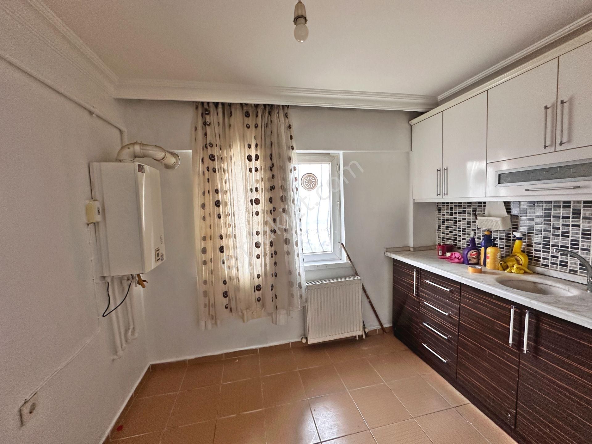 Şafaktepe Mahallesinde Park Yakını Full Yapılı Ön Cephede 2+1 Kiralık Daire - Görsel 2