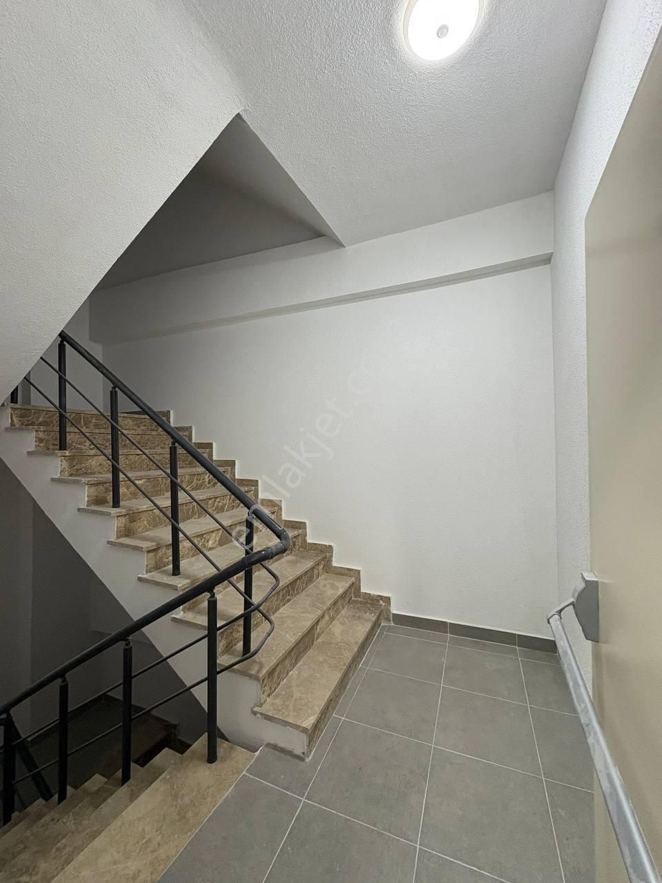 Esenyurt Tabela İncirtepe Mahallesi 2+1 Kiralık Sıfır Daire Butik Aile Sitesinde Amerikan Mutfak - Görsel 24