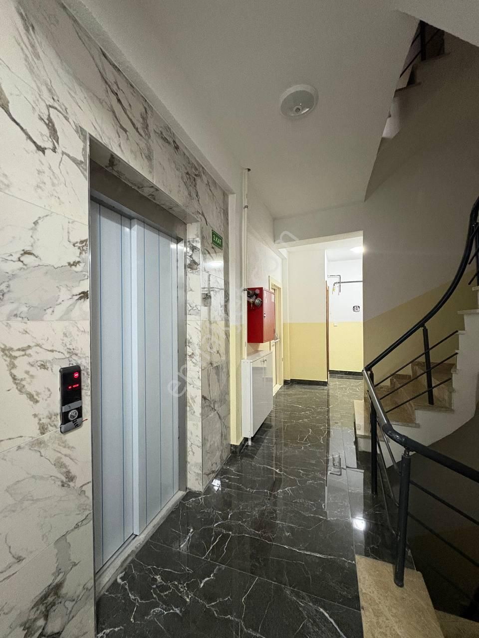 Esenyurt Tabela İncirtepe Mahallesi 2+1 Kiralık Sıfır Daire Butik Aile Sitesinde Amerikan Mutfak - Görsel 17