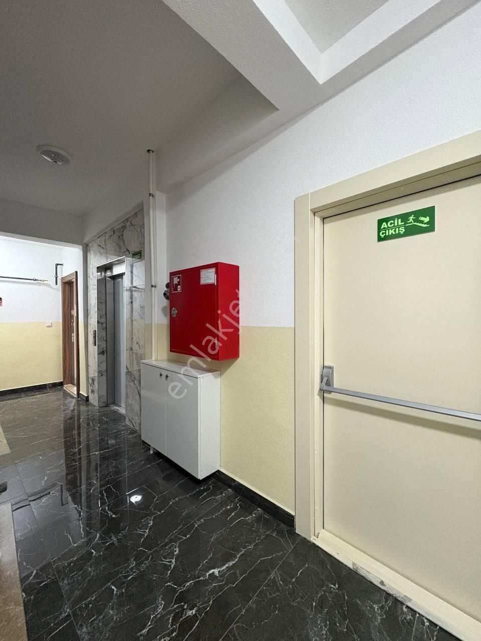 Esenyurt Tabela İncirtepe Mahallesi 2+1 Kiralık Sıfır Daire Butik Aile Sitesinde Amerikan Mutfak - Görsel 18