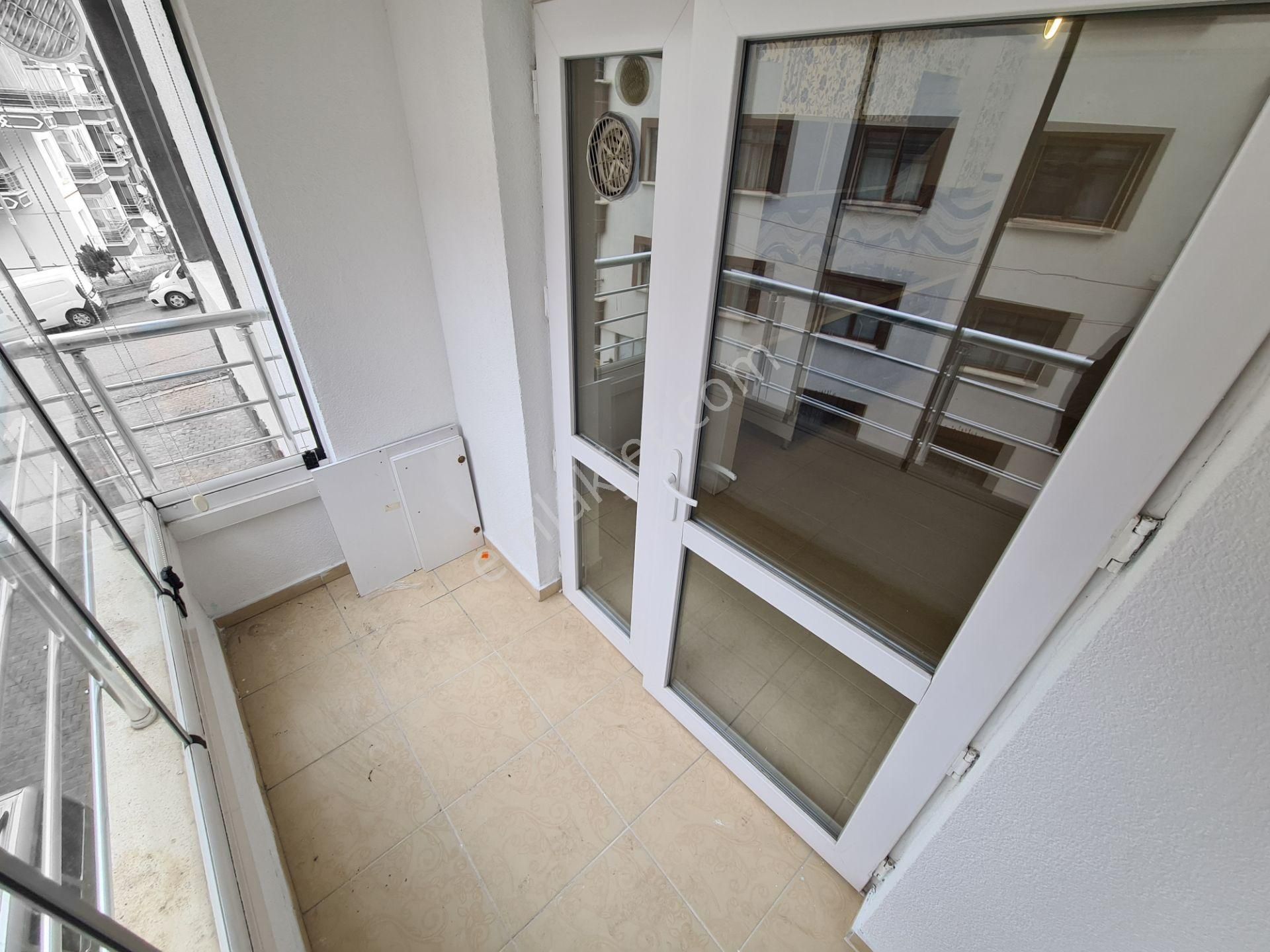 Karakeçili Cd. Paraleli Arakatta 2-banyolu Full Yapılı Geniş 3+1 - Görsel 8