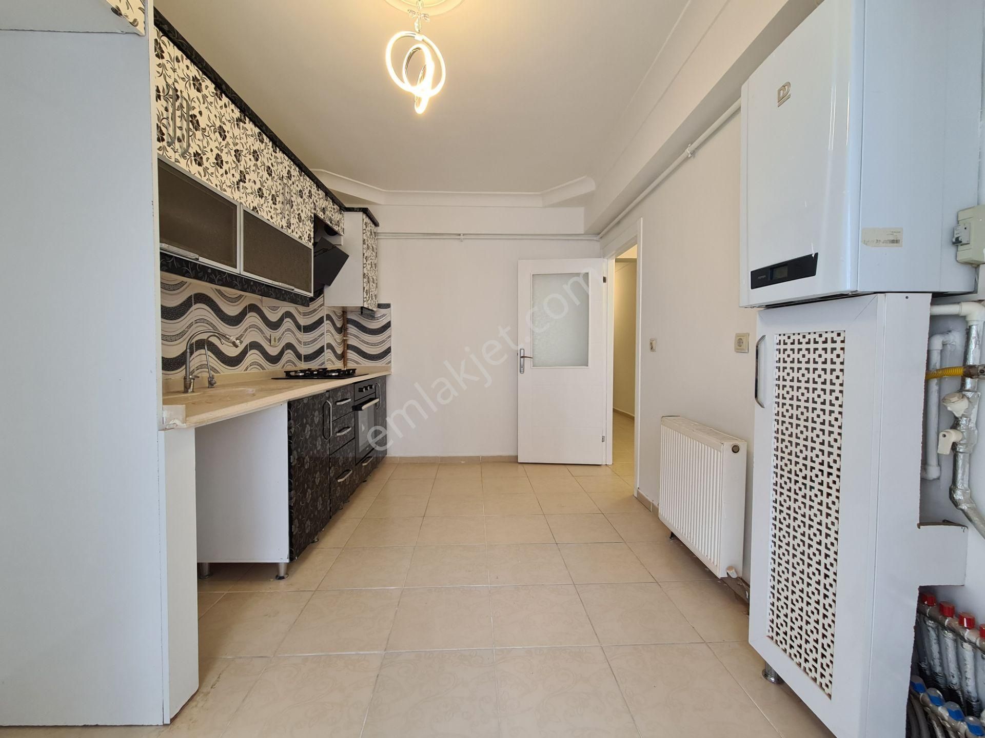 Karakeçili Cd. Paraleli Arakatta 2-banyolu Full Yapılı Geniş 3+1 - Görsel 2