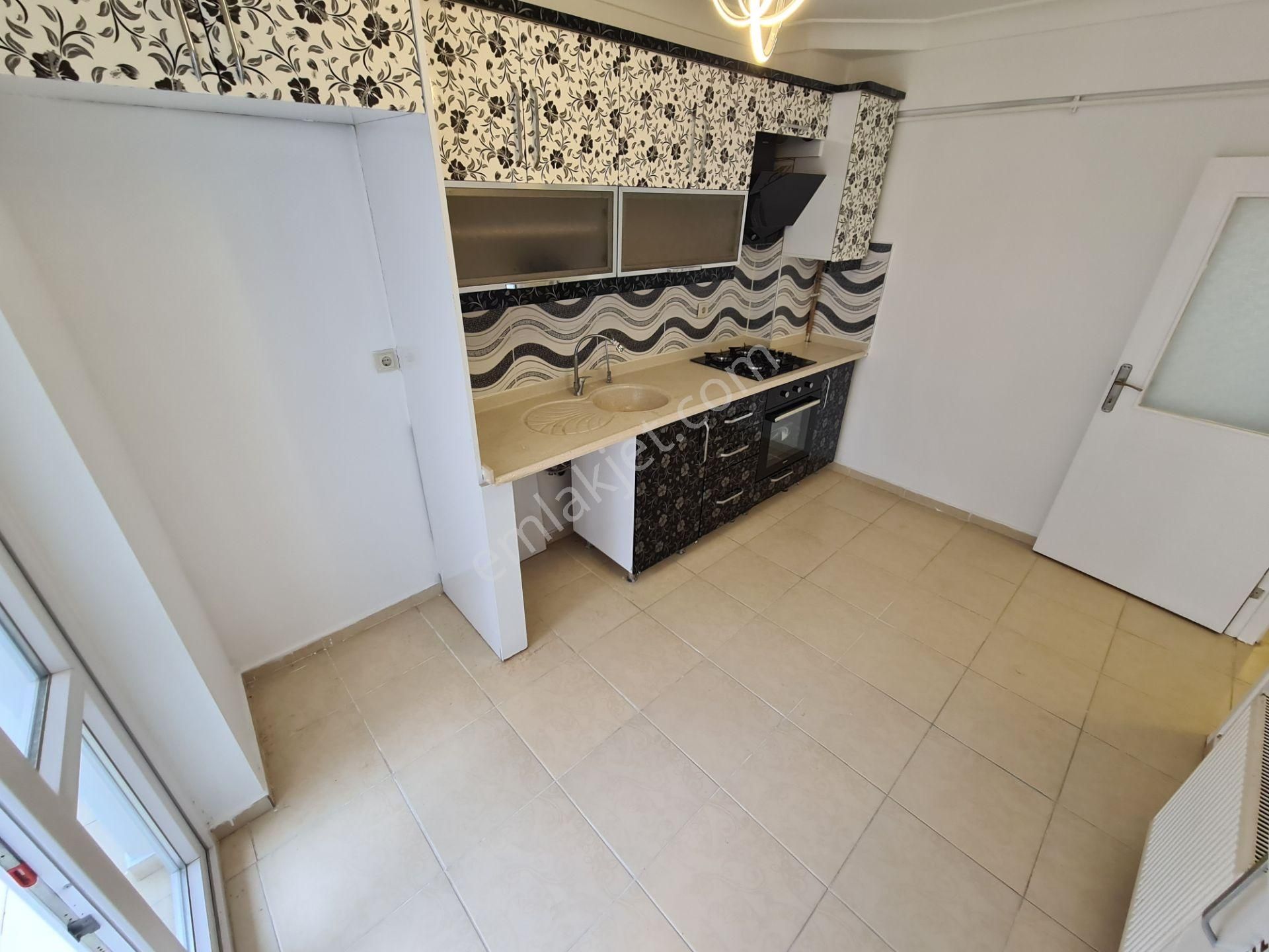 Karakeçili Cd. Paraleli Arakatta 2-banyolu Full Yapılı Geniş 3+1 - Görsel 3