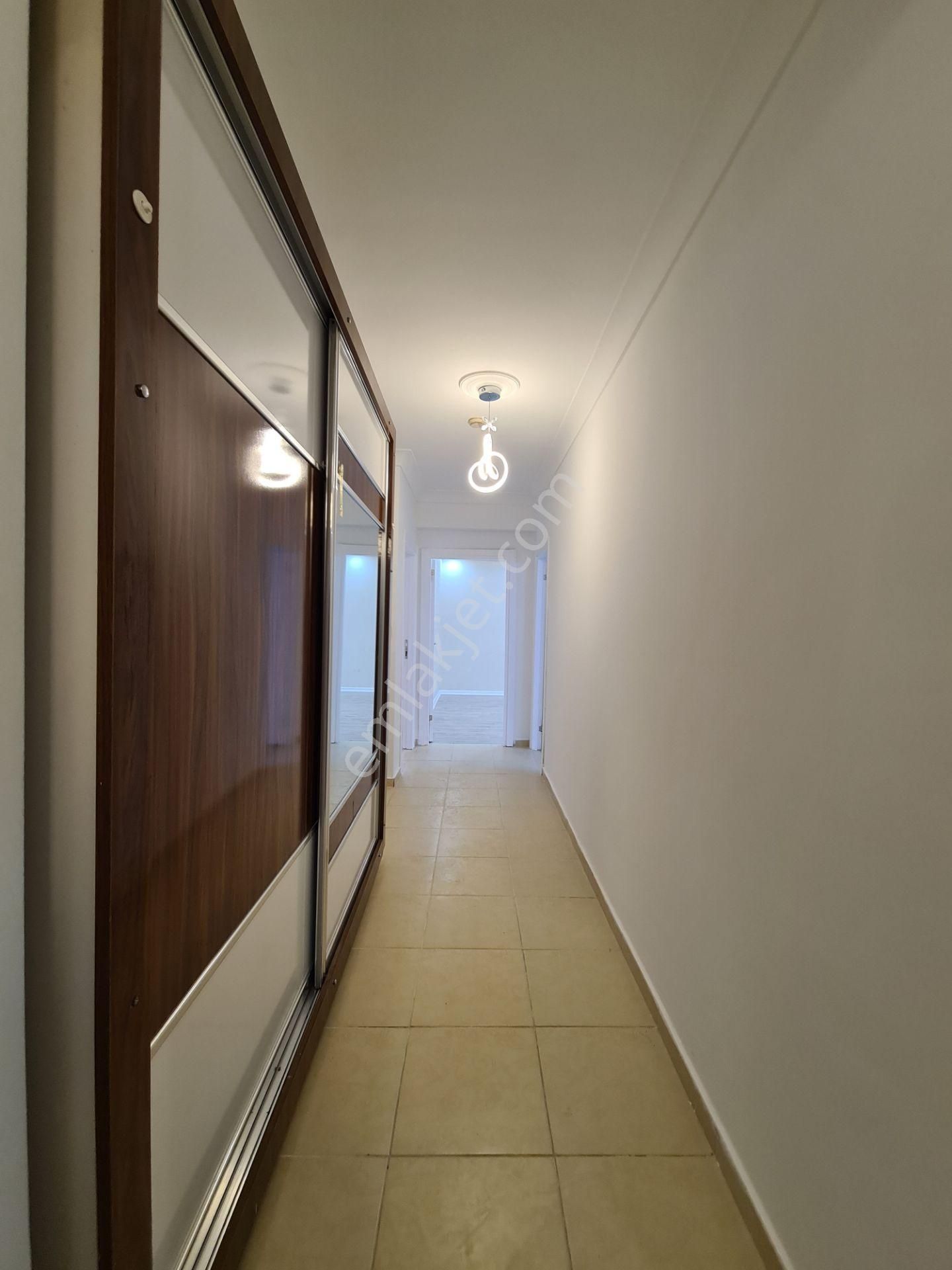 Karakeçili Cd. Paraleli Arakatta 2-banyolu Full Yapılı Geniş 3+1 - Görsel 23