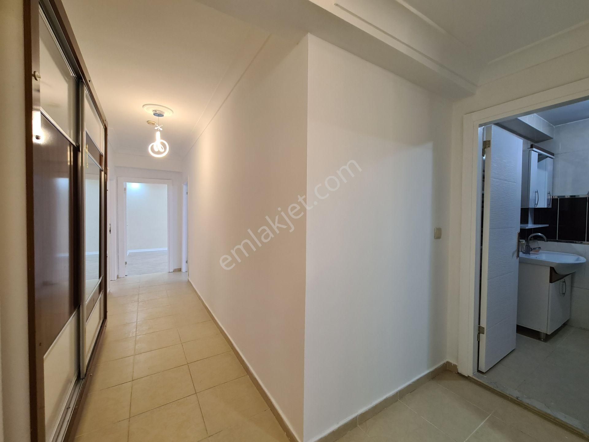 Karakeçili Cd. Paraleli Arakatta 2-banyolu Full Yapılı Geniş 3+1 - Görsel 22