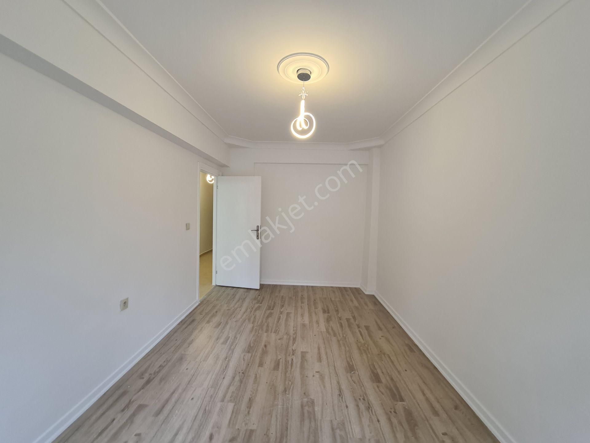 Karakeçili Cd. Paraleli Arakatta 2-banyolu Full Yapılı Geniş 3+1 - Görsel 24