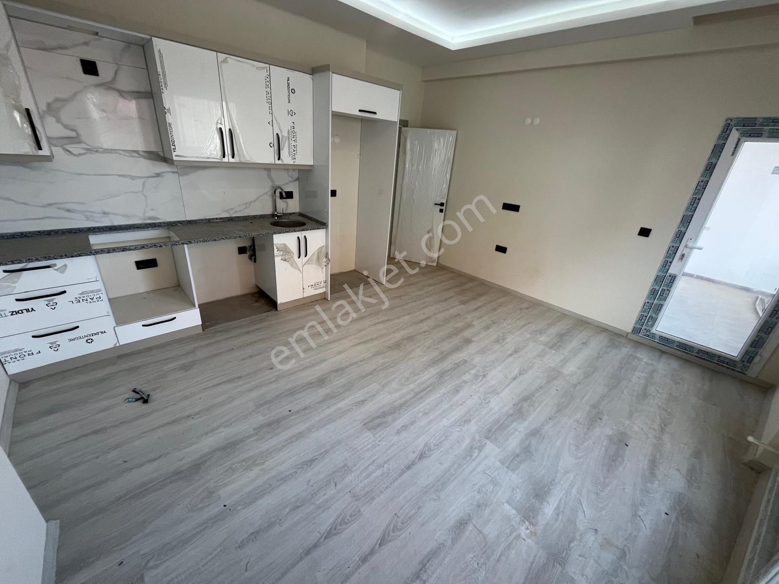 Kuşadası Davutlar’da Asansörlü Çatı Dubleks Satılık Daire