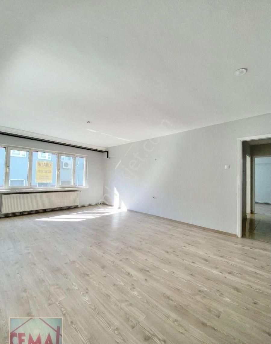 Cemal Emlak Bursa Namazgah Ara Kat Sıfır Kombi Boyalı Bakimli