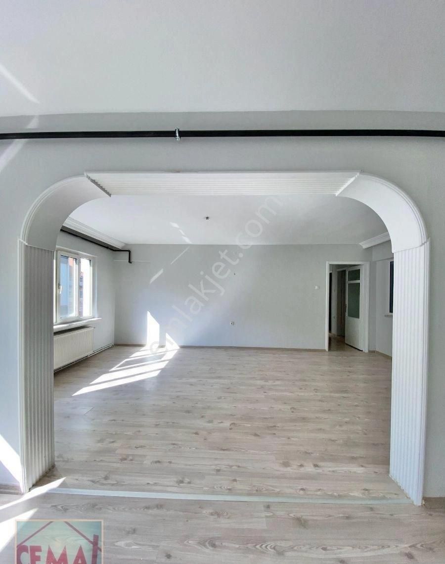 Cemal Emlak Bursa Namazgah Ara Kat Sıfır Kombi Boyalı Bakimli - Görsel 11