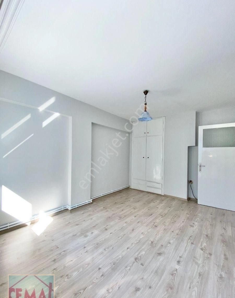 Cemal Emlak Bursa Namazgah Ara Kat Sıfır Kombi Boyalı Bakimli - Görsel 23