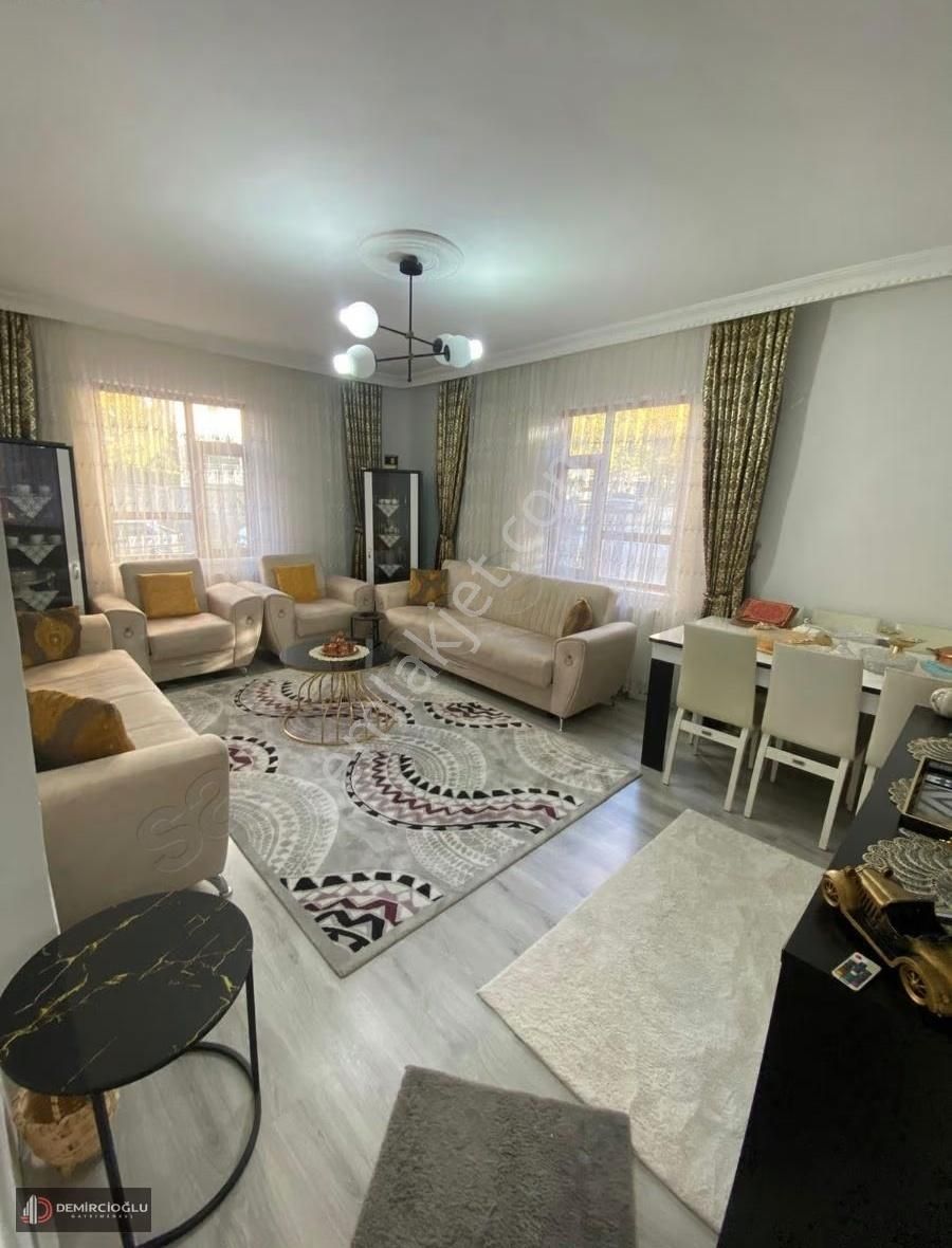 Bahçelievler'de Acil Satılık 2,5+1 (yalıtımlı)