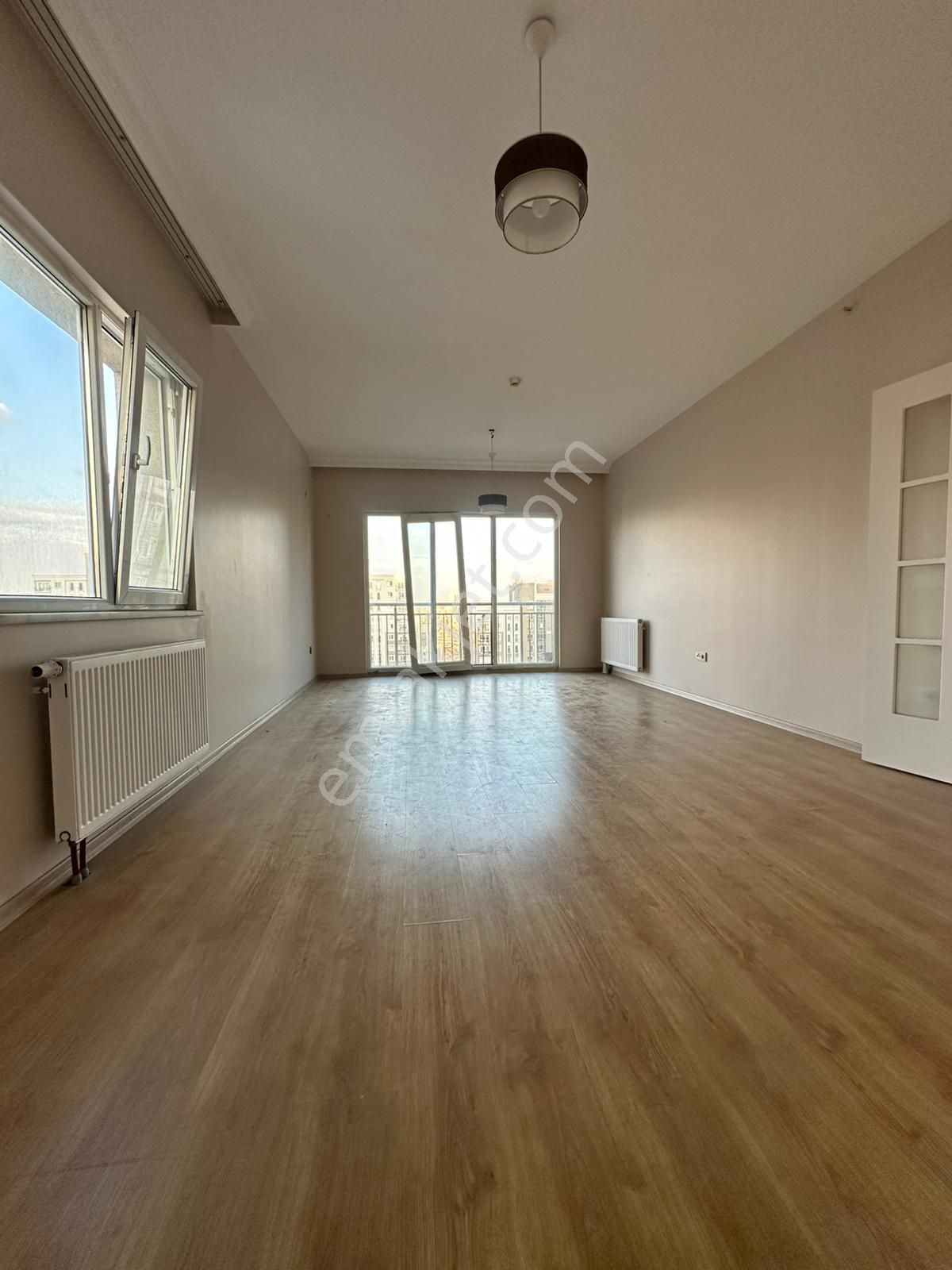 Esenyurt Yeşilkent Mahallesi İnnovia 2 Sitesi 3+1 120 M2 Kiralık Boş Daire Havuz Ve Peyzaj Cepheli - Görsel 2