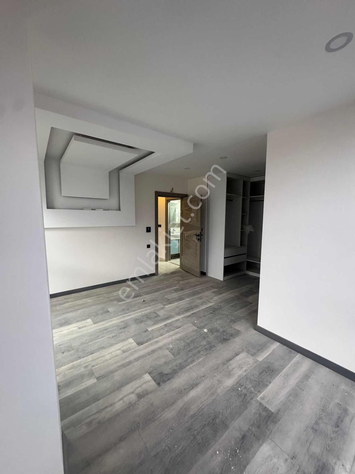 Çıplaklı'da Site İçi 5+1 Asansörlü Villa - Görsel 13