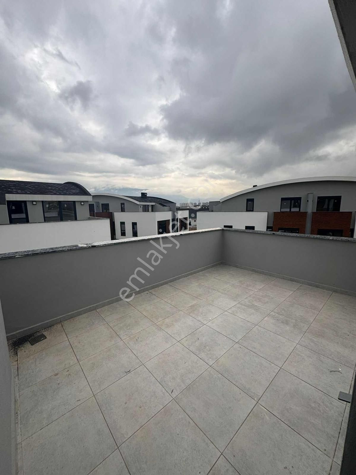 Çıplaklı'da Site İçi 5+1 Asansörlü Villa - Görsel 12