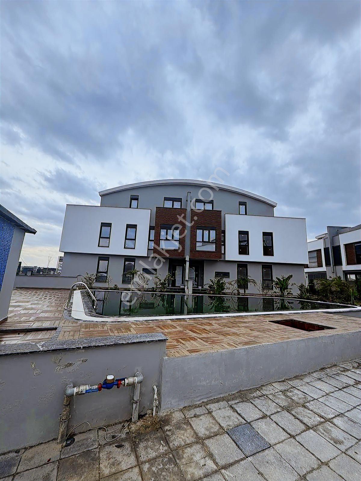 Çıplaklı'da Site İçi 5+1 Asansörlü Villa - Görsel 5