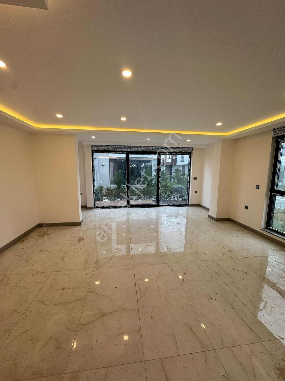 Çıplaklı'da Site İçi 5+1 Asansörlü Villa - Görsel 8