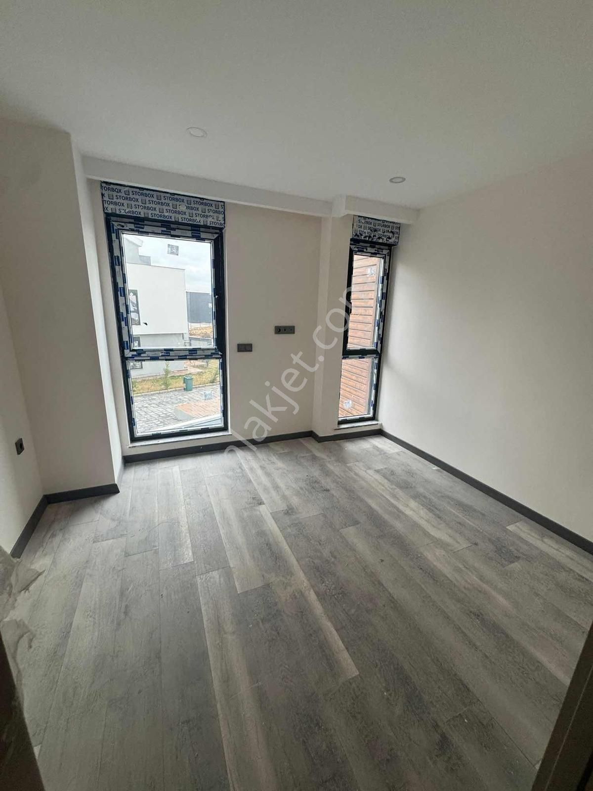 Çıplaklı'da Site İçi 5+1 Asansörlü Villa - Görsel 15