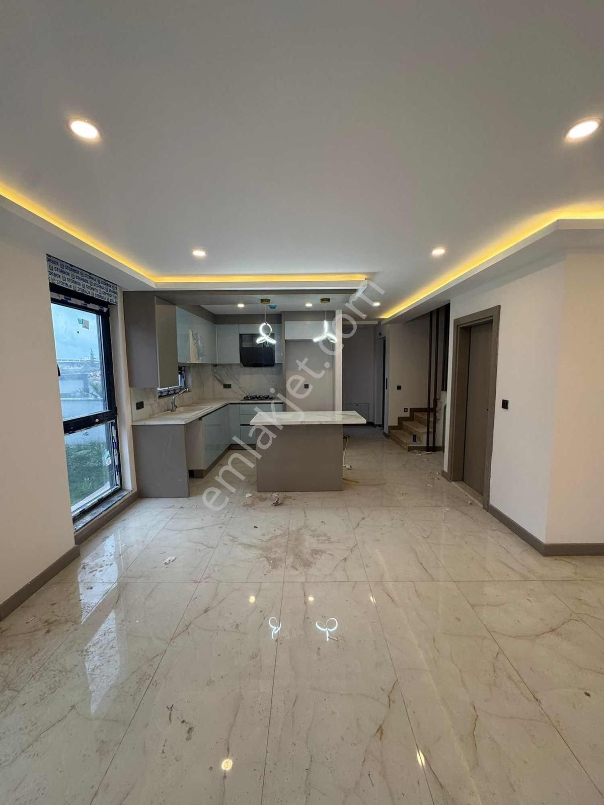 Çıplaklı'da Site İçi 5+1 Asansörlü Villa - Görsel 14