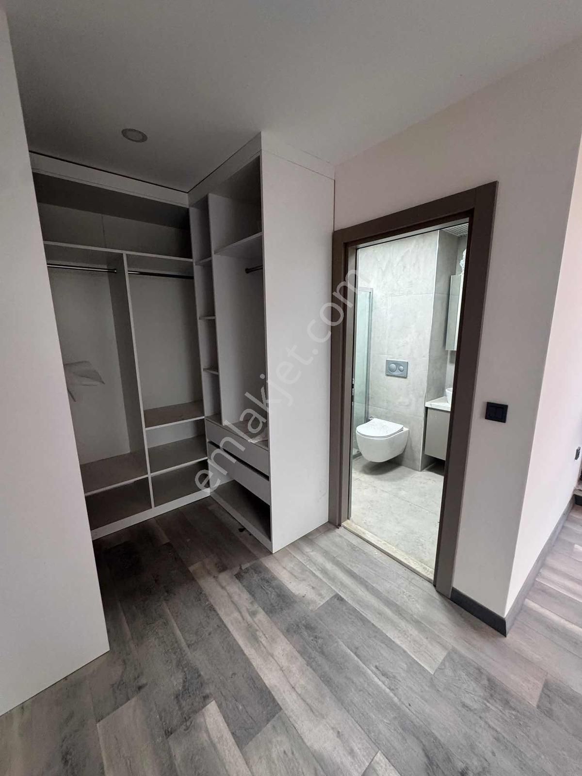 Çıplaklı'da Site İçi 5+1 Asansörlü Villa - Görsel 6