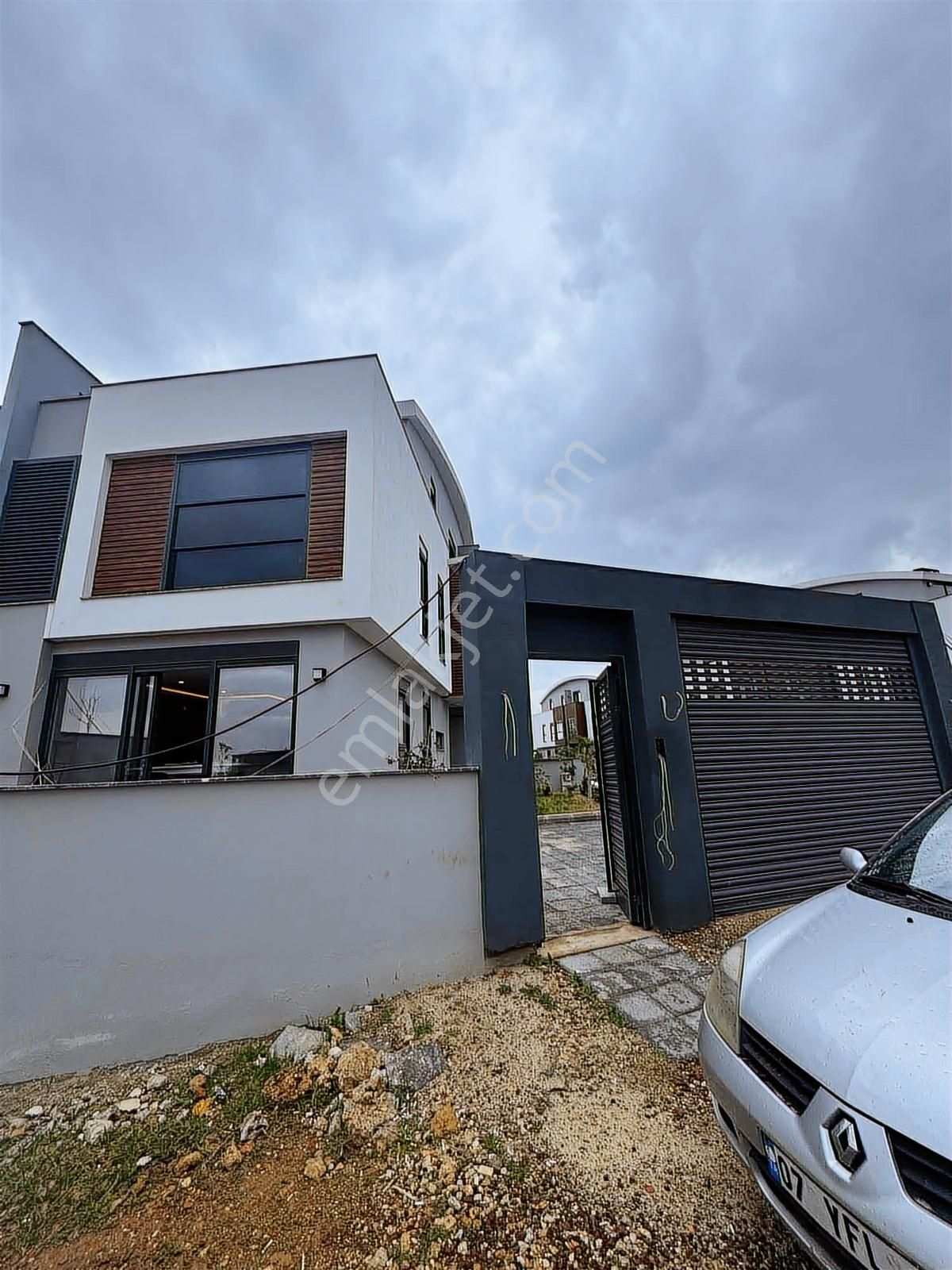 Çıplaklı'da Site İçi 5+1 Asansörlü Villa - Görsel 17