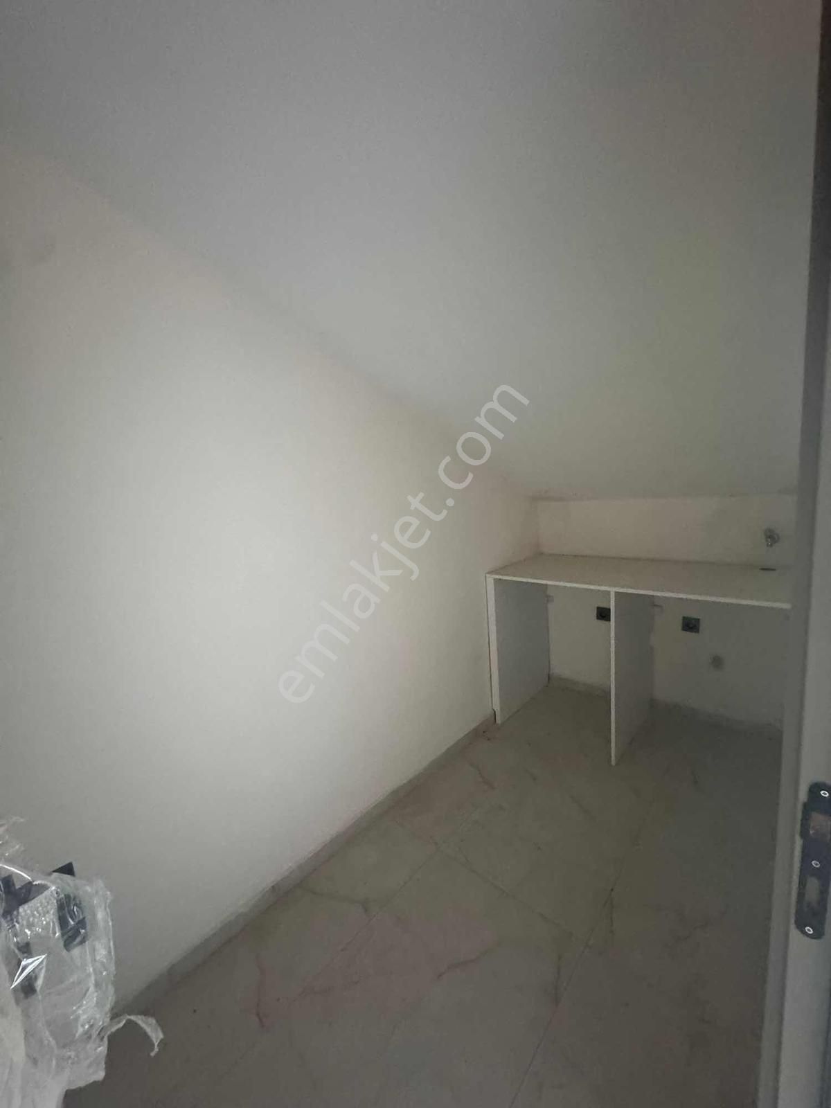 Çıplaklı'da Site İçi 5+1 Asansörlü Villa - Görsel 23