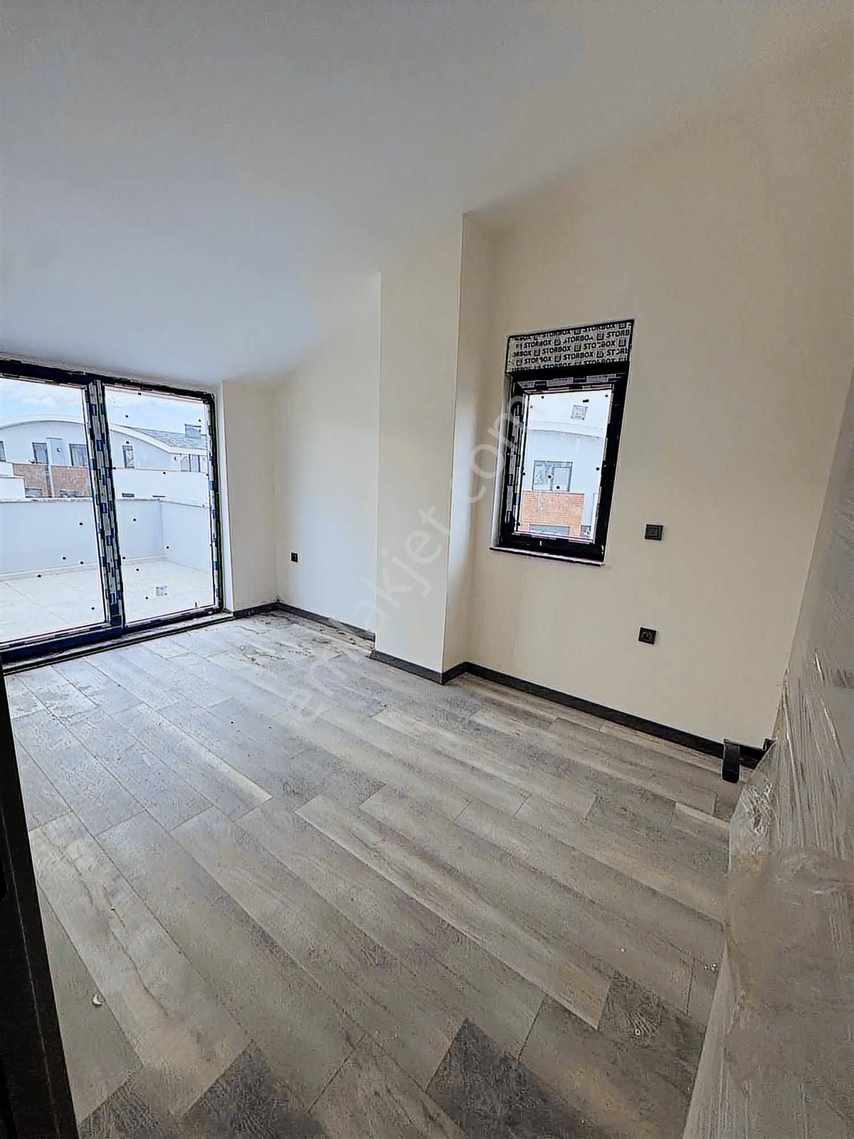 Çıplaklı'da Site İçi 5+1 Asansörlü Villa - Görsel 2