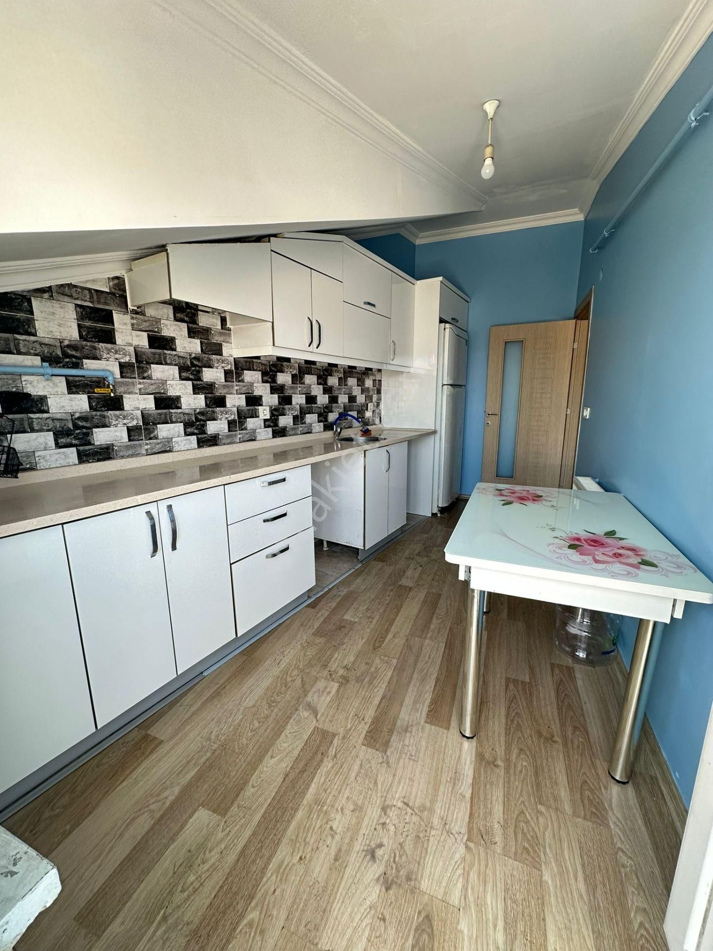 Esenyurt Kıraç Necip Fazıl Kısakürek Mahallesi 2+1 Kiralık Çatı Katı Daire Çift Teraslı Yeni Bina