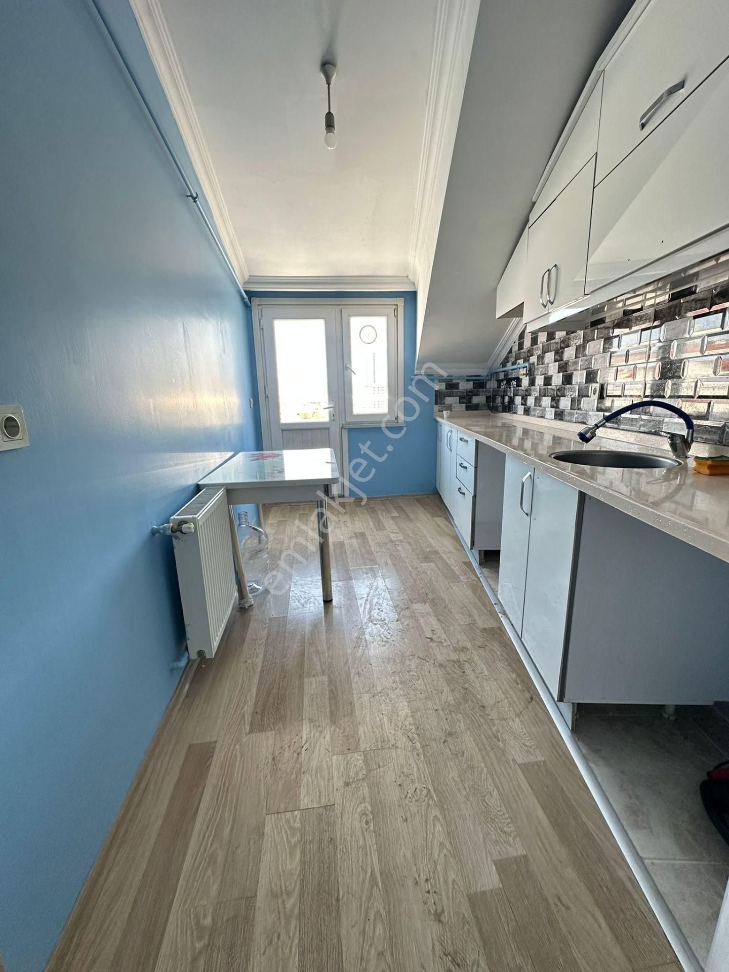 Esenyurt Kıraç Necip Fazıl Kısakürek Mahallesi 2+1 Kiralık Çatı Katı Daire Çift Teraslı Yeni Bina - Görsel 9