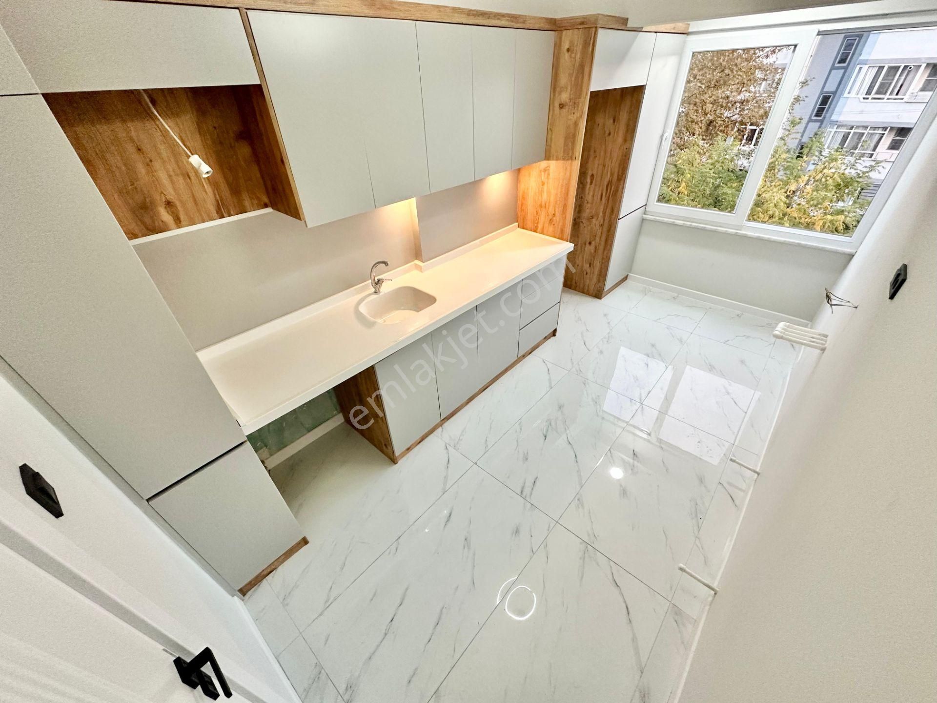 ꧁ay Emlak'tan꧂akçay'da Ön Cephe Arakat Çift Banyolu Ayrı Mutfak Satılık 2+1 Doğa Manzaralı Daire - Görsel 2