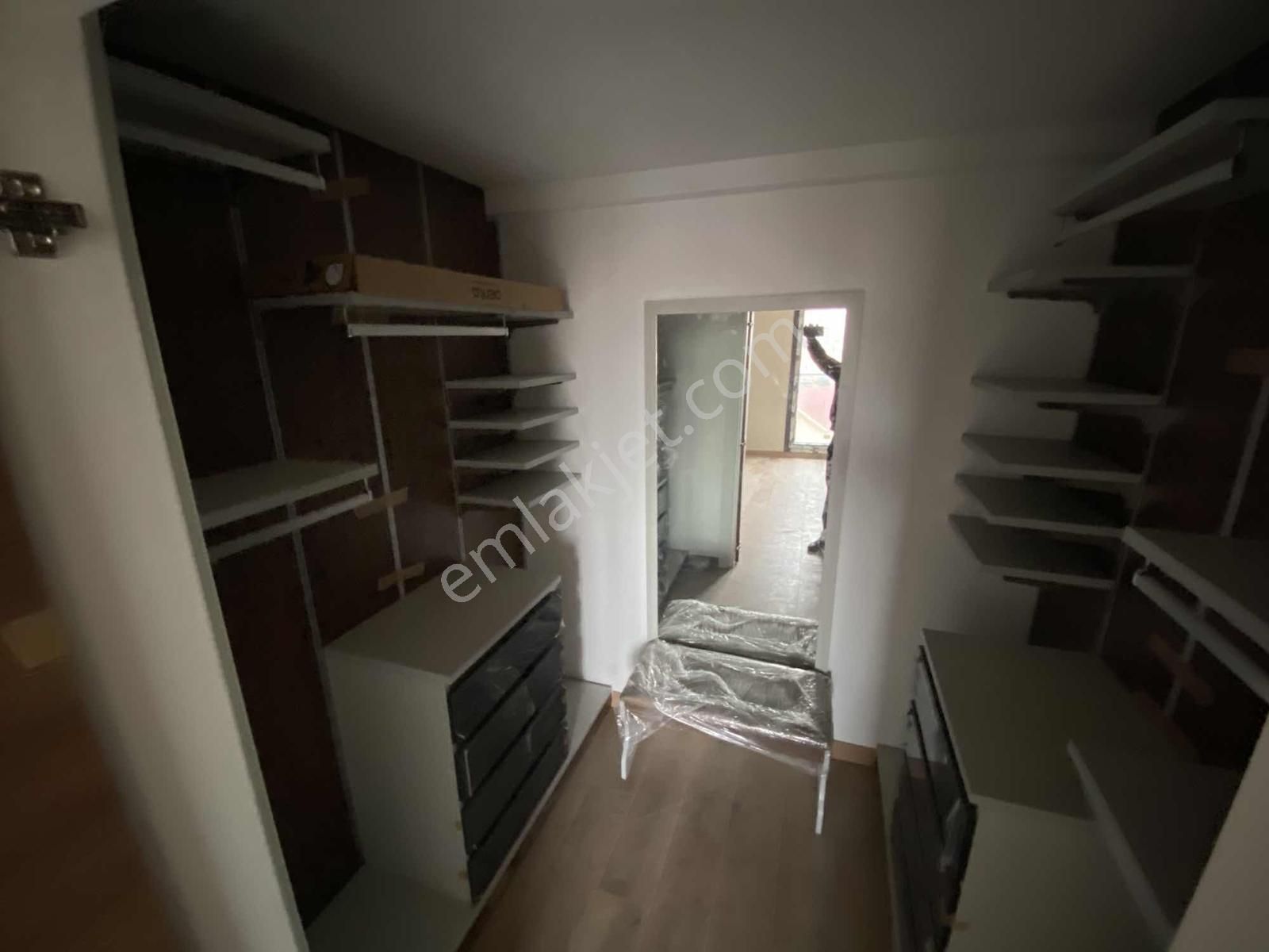 2 Bloklu Sitede 7.kat 4+1 Ebeweyn Banyolu Sıfır Metroya 3.dk - Görsel 25