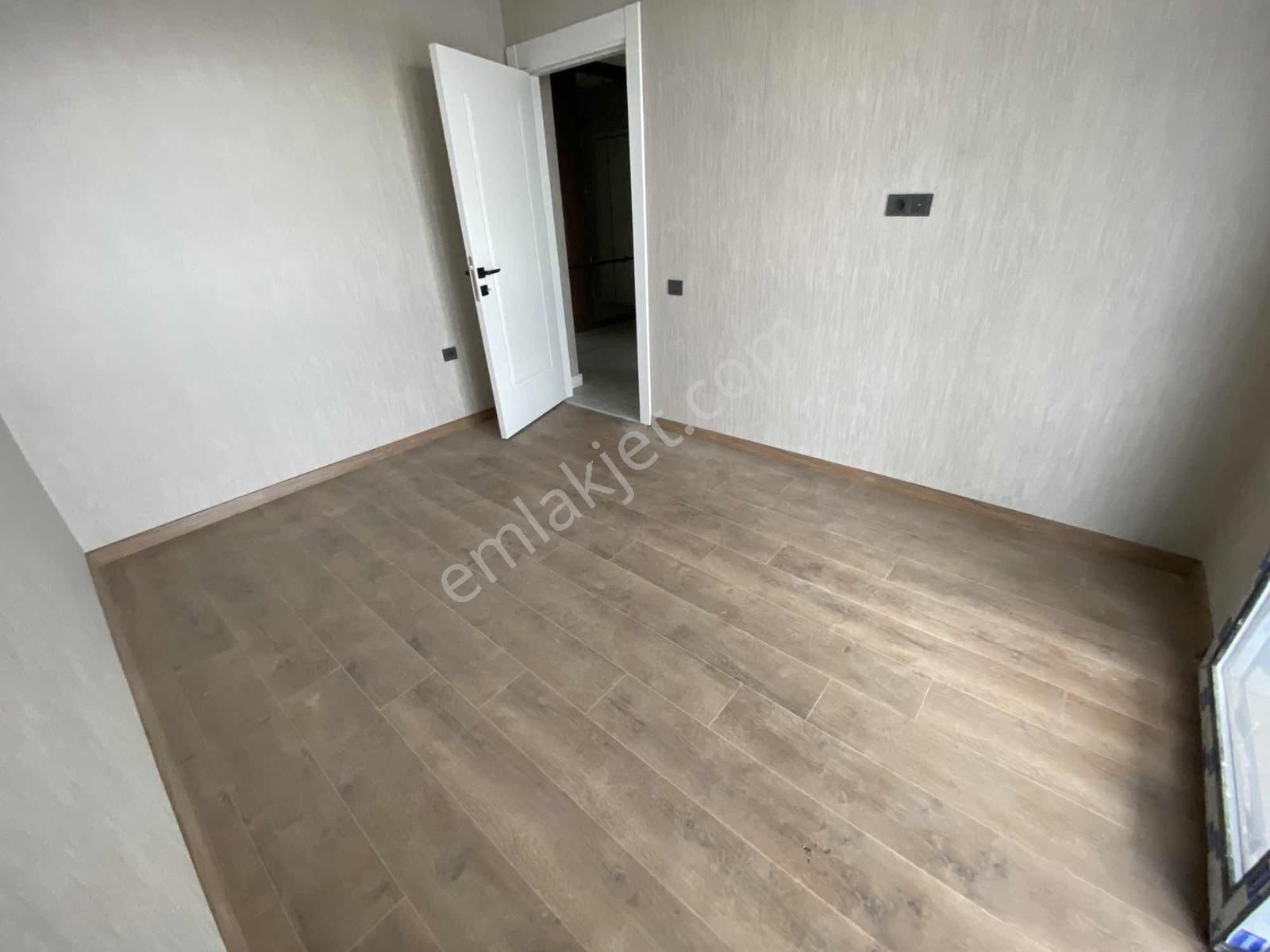 2 Bloklu Sitede 7.kat 4+1 Ebeweyn Banyolu Sıfır Metroya 3.dk - Görsel 33