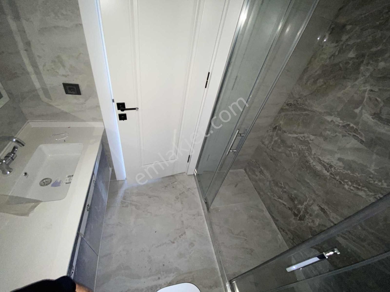 2 Bloklu Sitede 7.kat 4+1 Ebeweyn Banyolu Sıfır Metroya 3.dk - Görsel 20