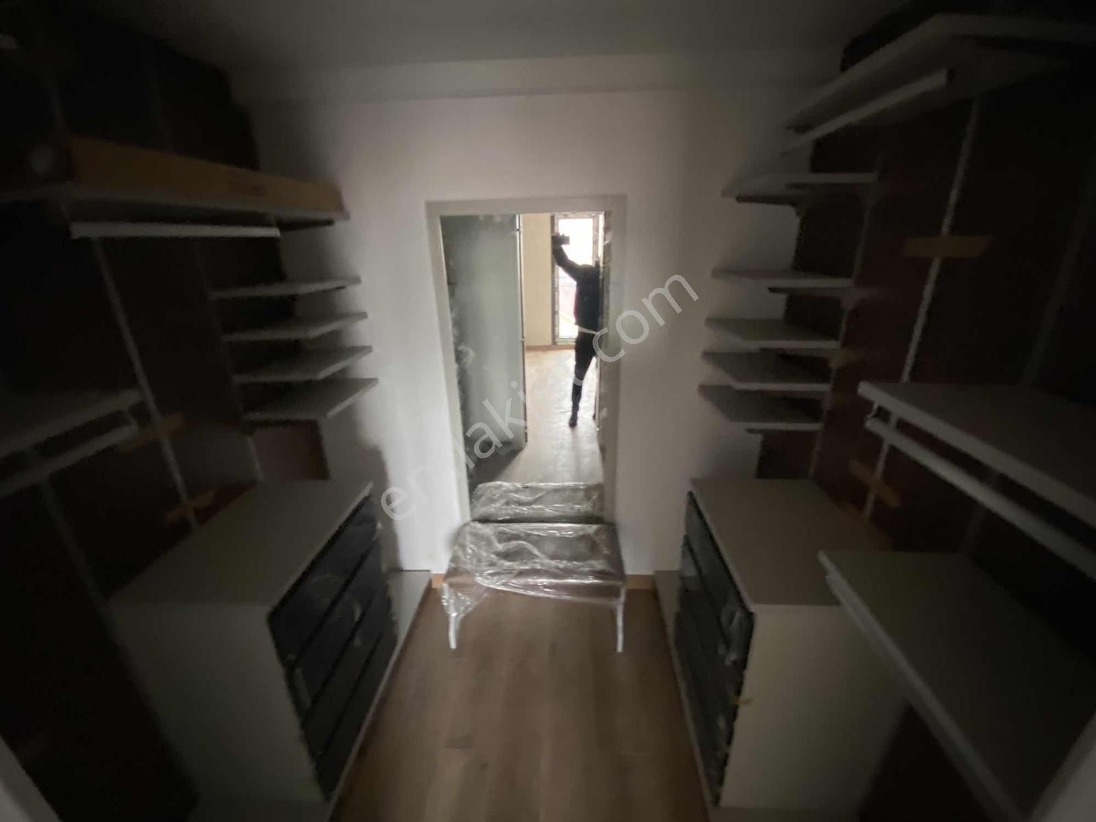 2 Bloklu Sitede 7.kat 4+1 Ebeweyn Banyolu Sıfır Metroya 3.dk - Görsel 30