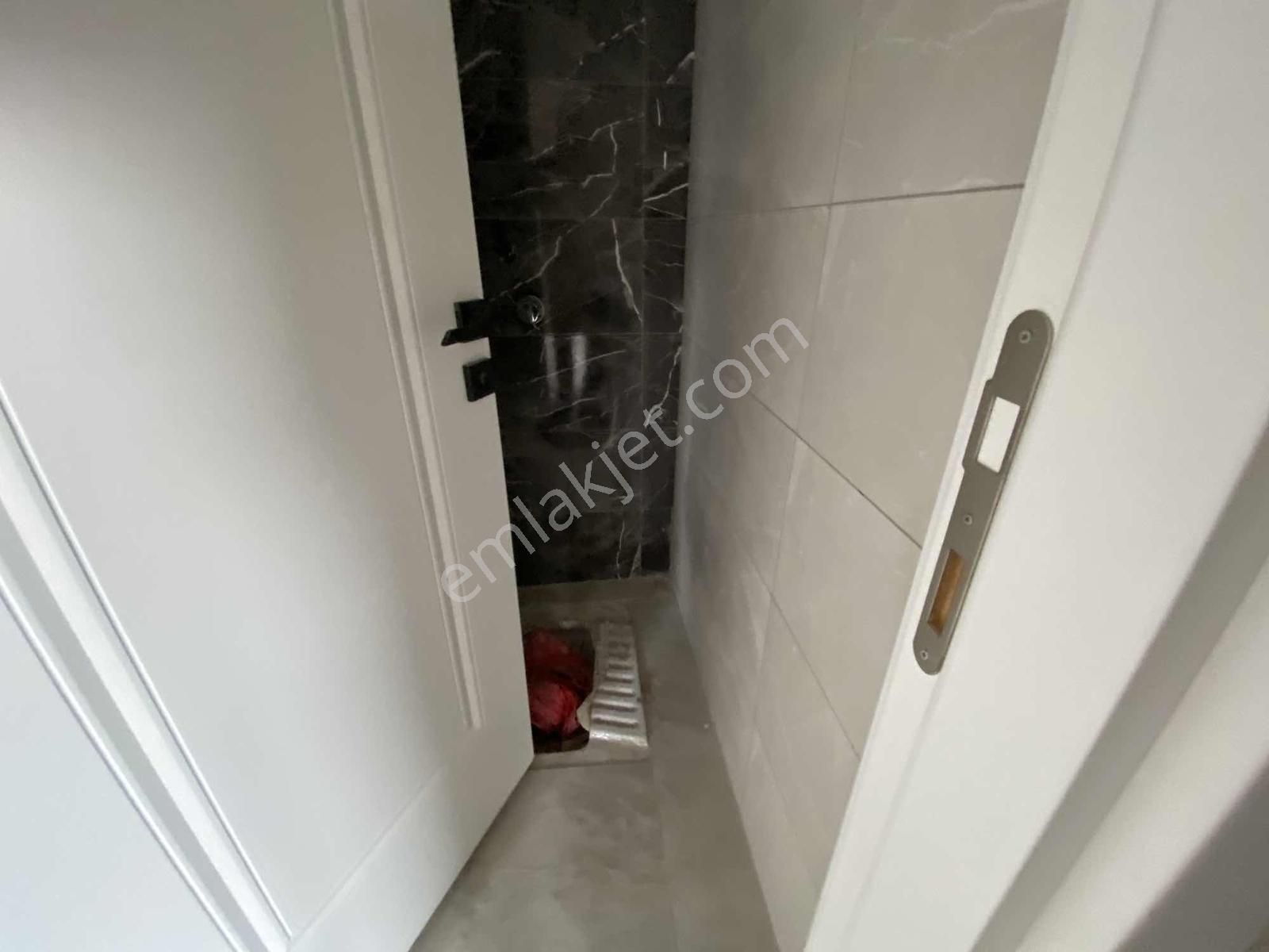 2 Bloklu Sitede 7.kat 4+1 Ebeweyn Banyolu Sıfır Metroya 3.dk - Görsel 16