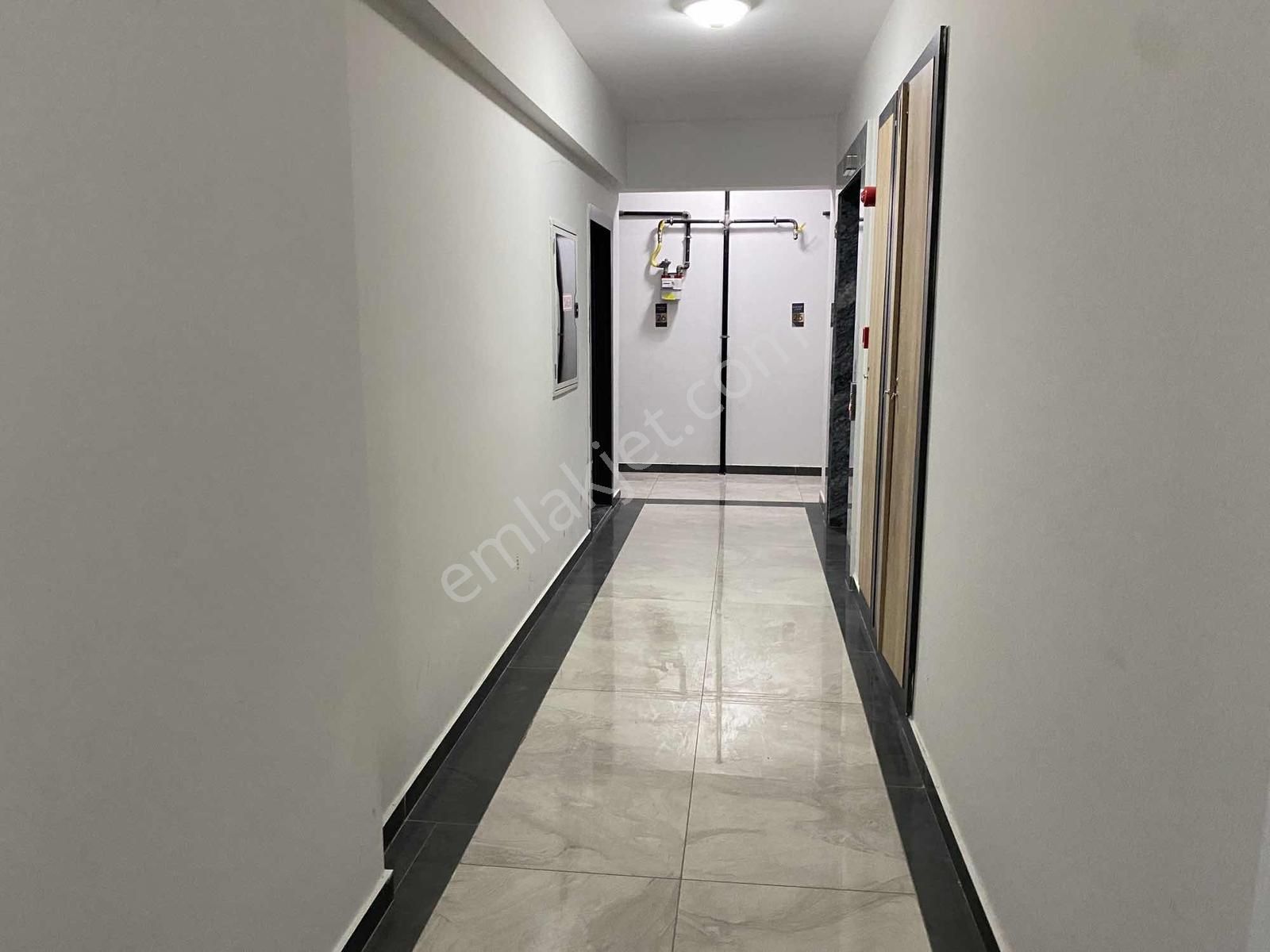 2 Bloklu Sitede 7.kat 4+1 Ebeweyn Banyolu Sıfır Metroya 3.dk - Görsel 19