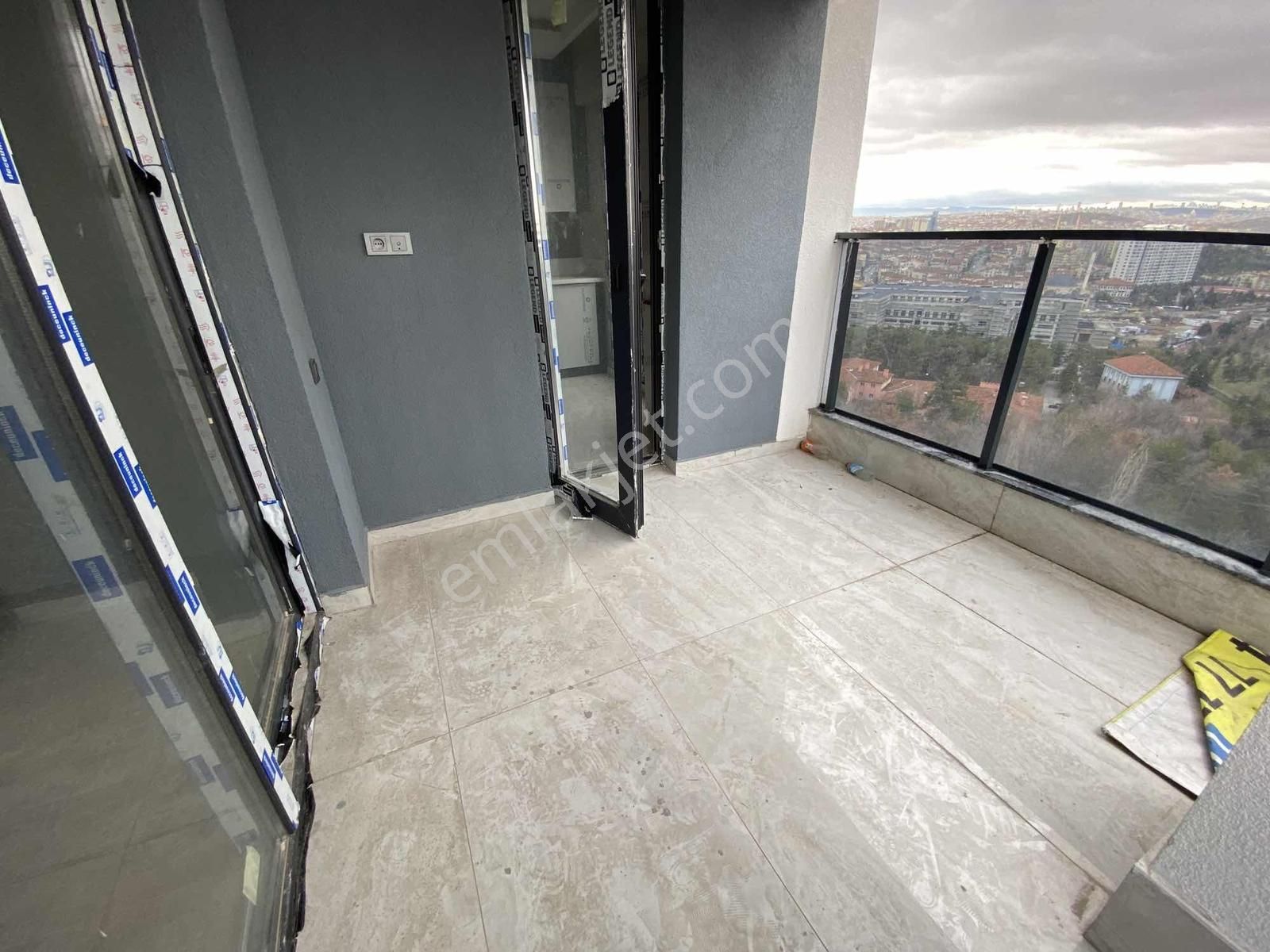 2 Bloklu Sitede 7.kat 4+1 Ebeweyn Banyolu Sıfır Metroya 3.dk - Görsel 4