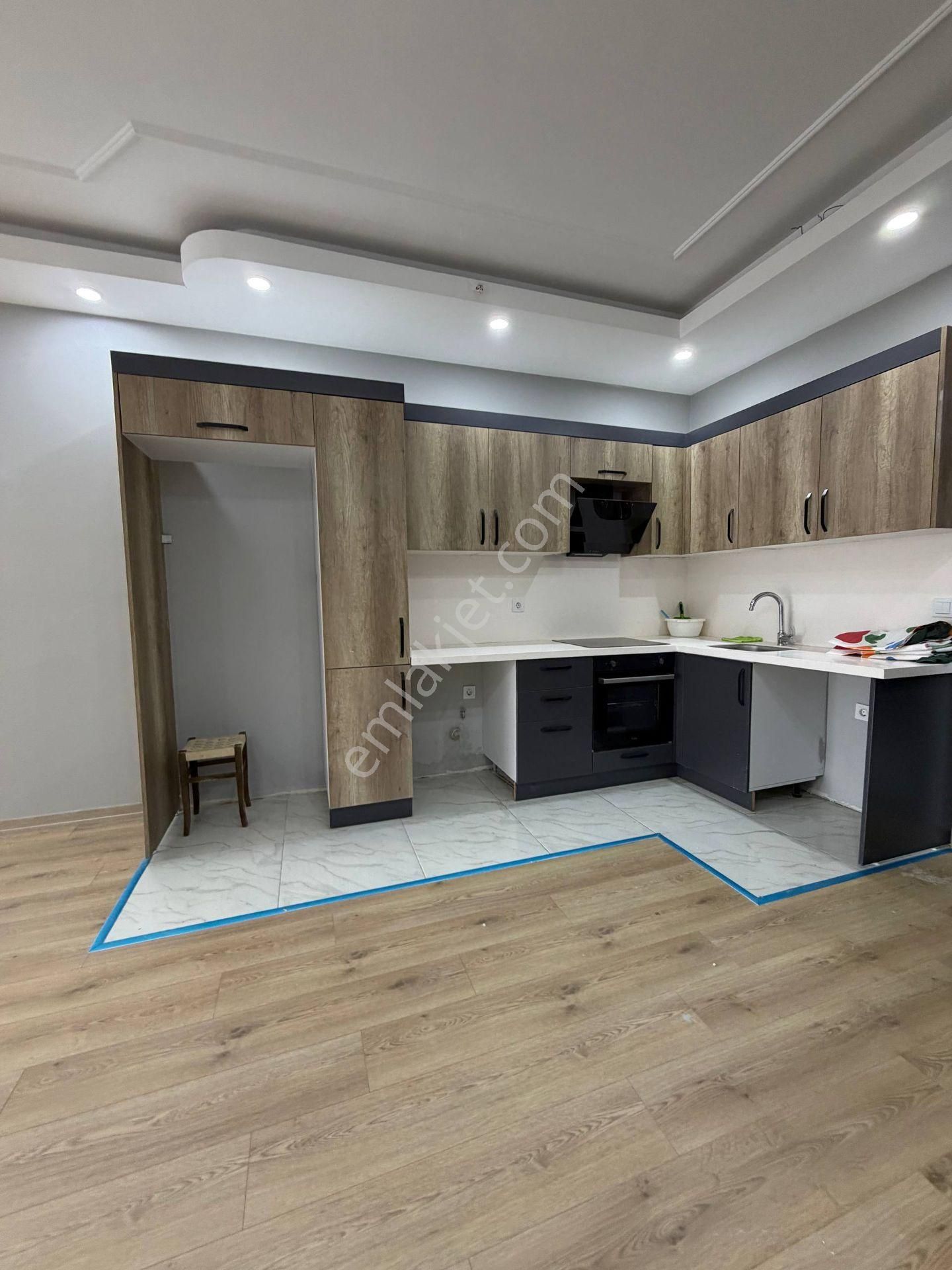 Esenyurt Cumhuriyet Mahallesi 1+1 Kiralık Daire 10.kat Site İçerisinde Sıfır Temiz Daire Manzaralı