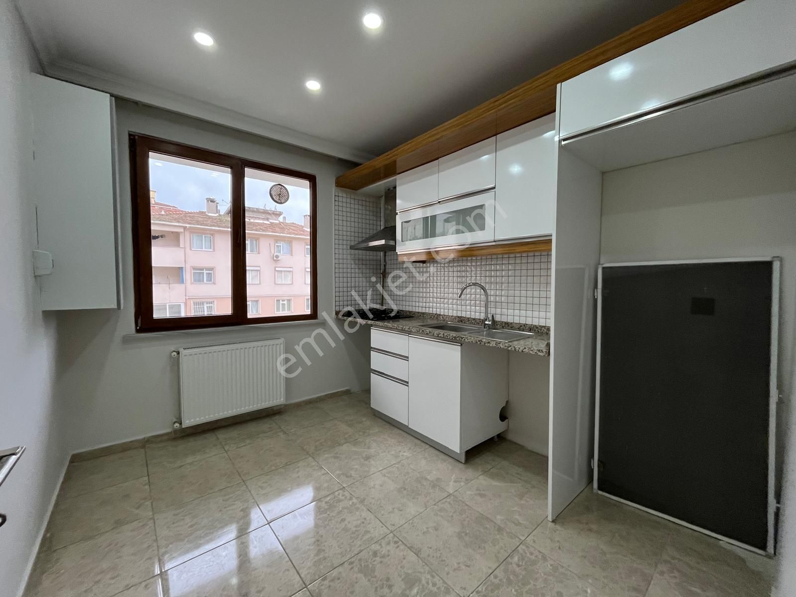 ▃artemin▃altıntepe Sporıum'da İçi Yenilenmiş 3.kat 2+1 85m² - Görsel 12